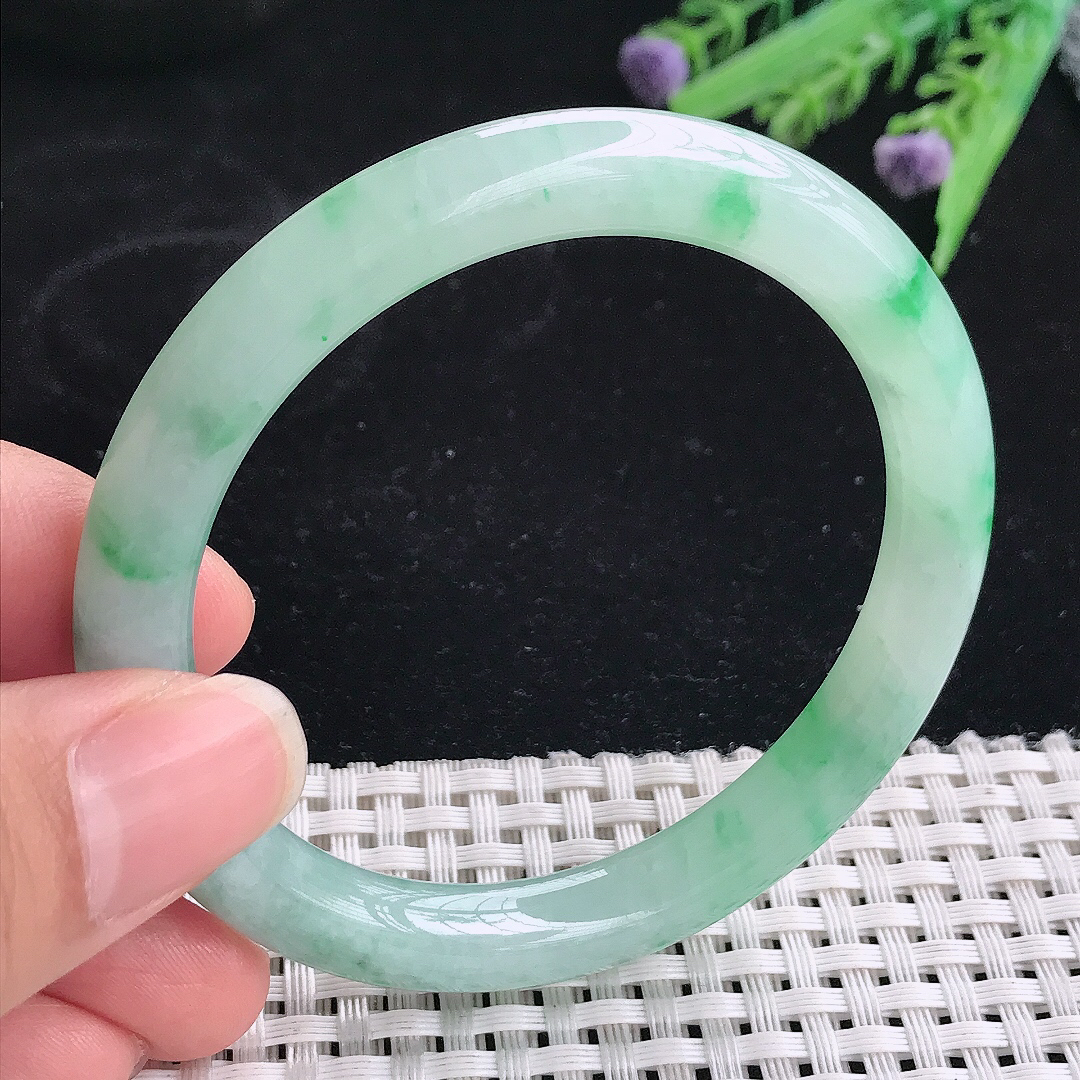 实拍A货翡翠55.5/8.5老坑冰润冰阳绿圆条手镯翡翠玉镯平安镯