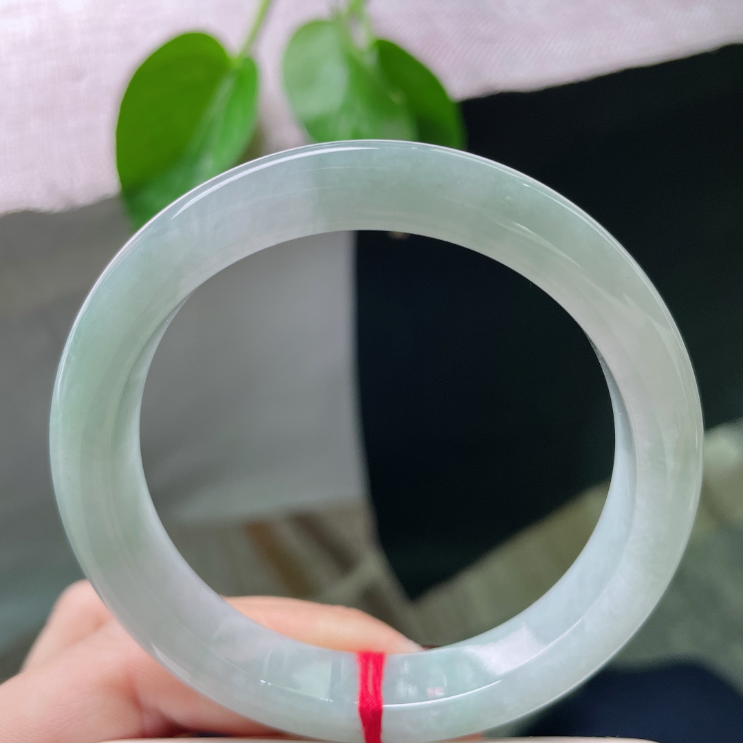 56.7/10.8/8.4，浅绿色底正圈，清丽脱俗，如沐清风，质地温润细腻，皮纹，ss50892a