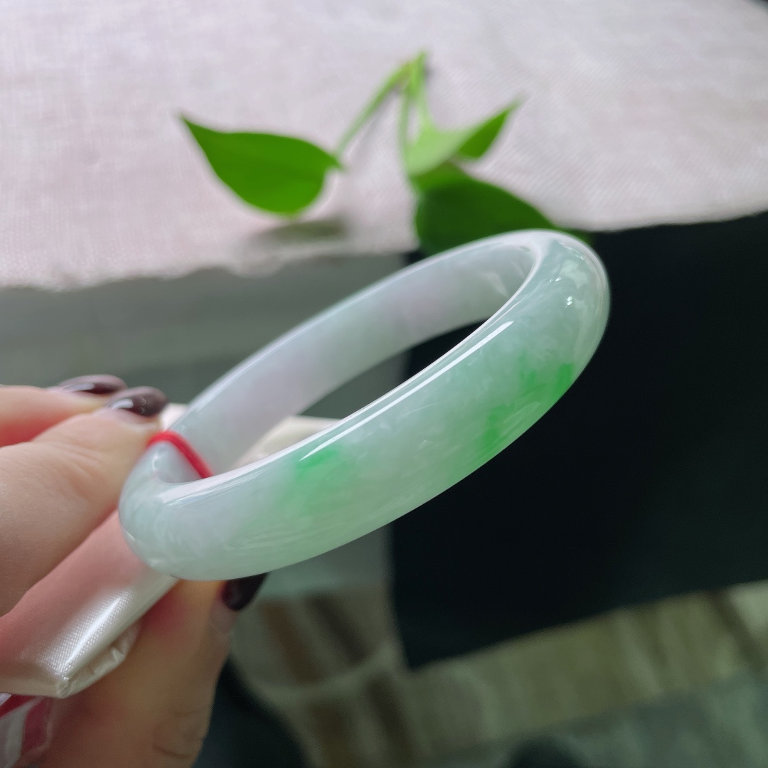 56.9/11.6/7.9飘绿正圈，水润细腻，清新简约大方，甜美，有棉线，ss51288a