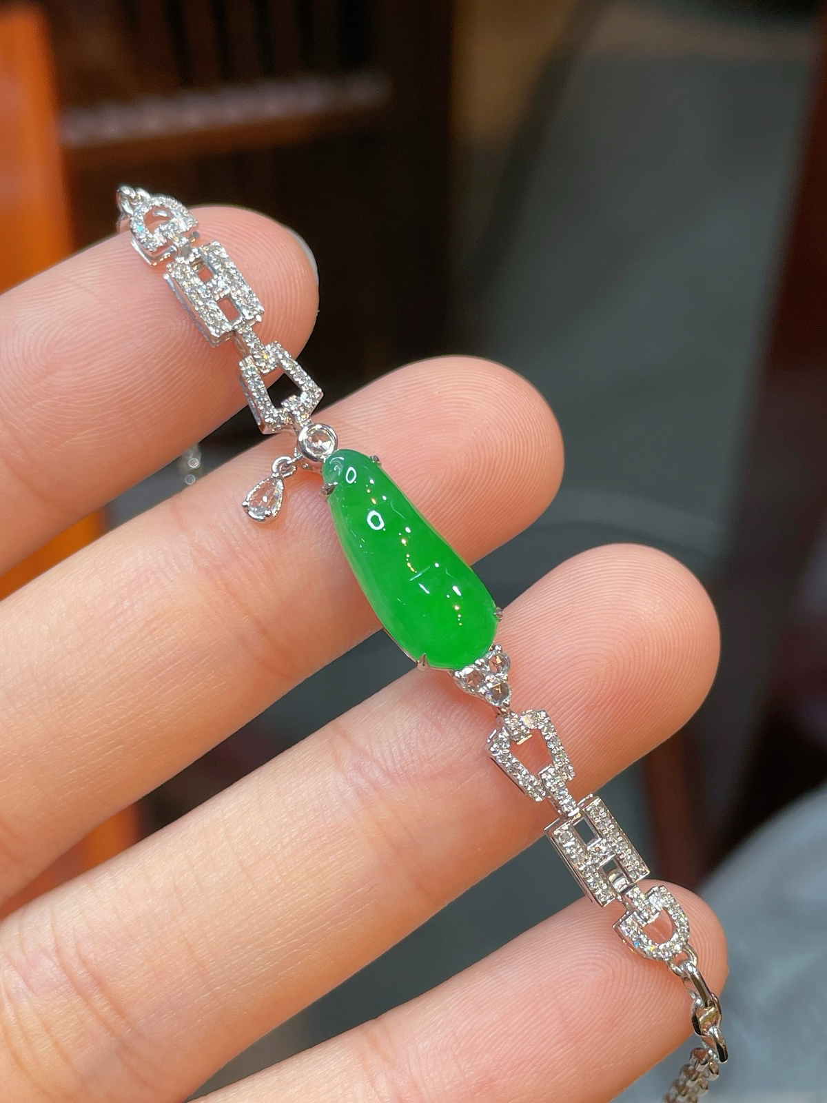 阳绿豆子手链 18k金镶嵌 强烈推荐..