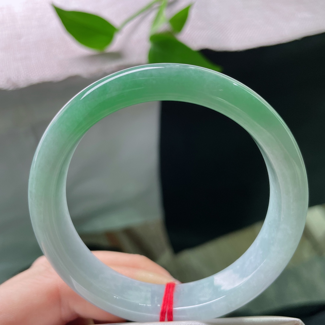 57.8/12.8/8.2绿底正圈，青山绿水，水润，意境感满满，贵气，无裂，ss52225a