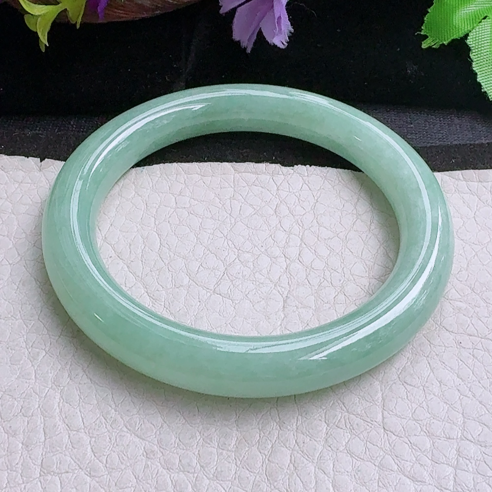 n实拍55*9.6*9.5美人镯 缅甸翡翠a货手镯果绿秀气圆条玉镯子