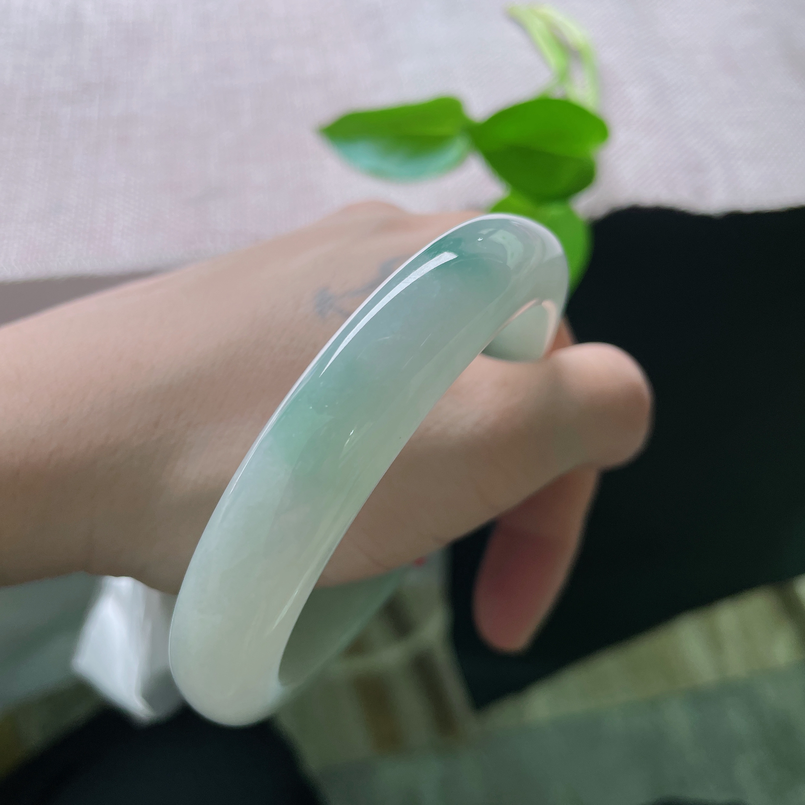 60/12.5/8.6，飘花正圈，水头好，种老，大圈口，上手经典大气，皮纹，ss49702a..