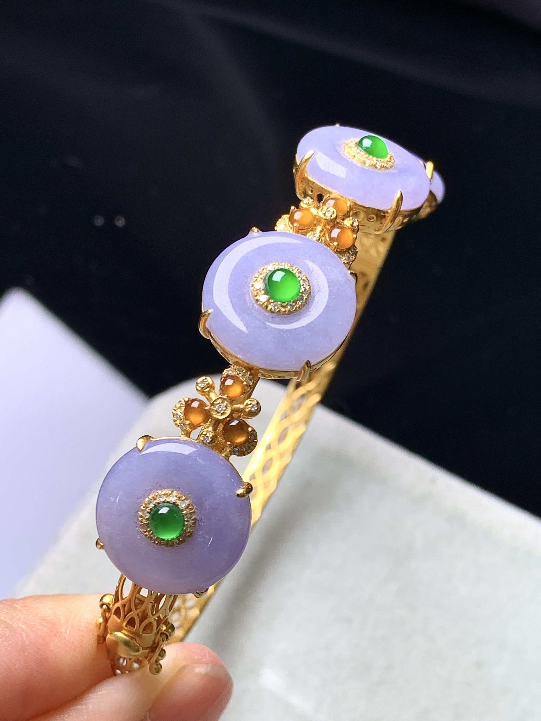 18k金钻镶嵌紫罗兰平安扣手镯 玉质细腻 色泽艳丽清新 水润亮眼 圈口58.5 裸石尺寸13.5*3x2