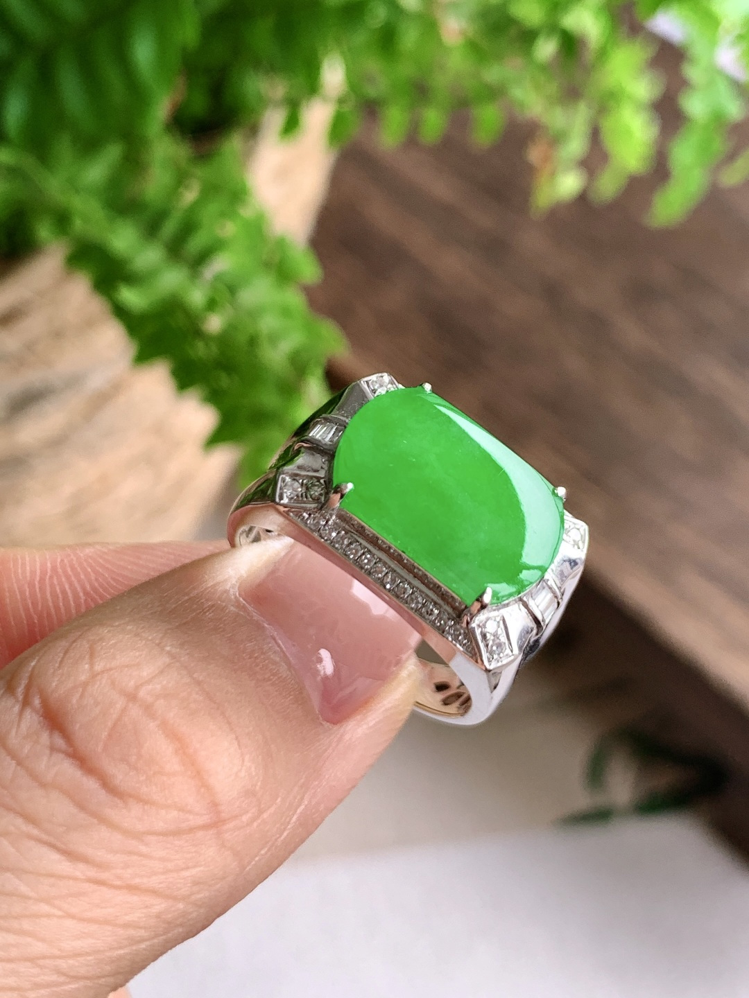 ️冰阳绿马鞍戒指，18k金镶嵌，性比高，13.8/9.5/2.5，圈口18.5号，5.5克