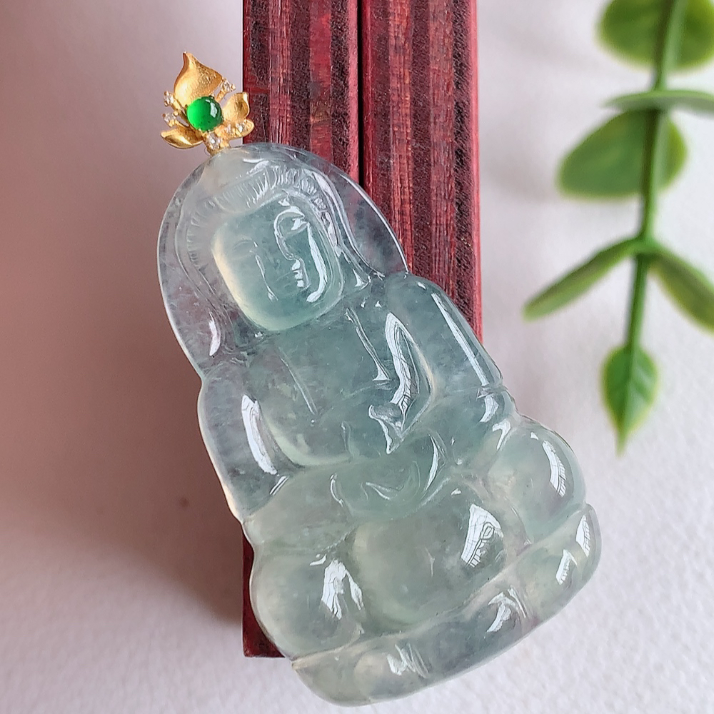 18k金扣冰润精雕观音吊坠，法相端庄大气，工艺精湛，种色浓郁，细腻饱满冰润，种老水足，收藏佳品，佩戴大气  W03.27   尺寸：33-20.5-4mm