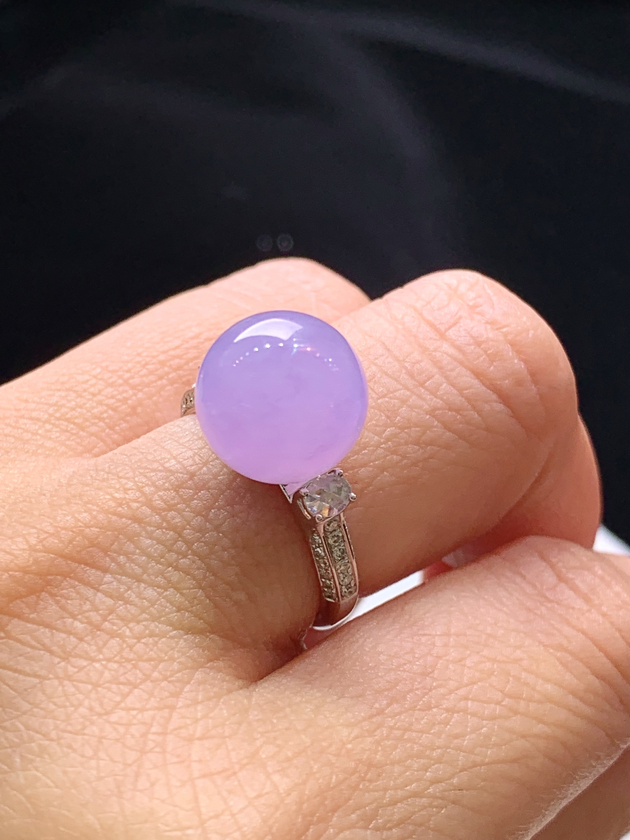 18k金钻镶嵌紫罗兰圆珠戒指 玉质细腻 色泽艳丽清新 水润亮眼 圈口14 整体尺寸11.5c4