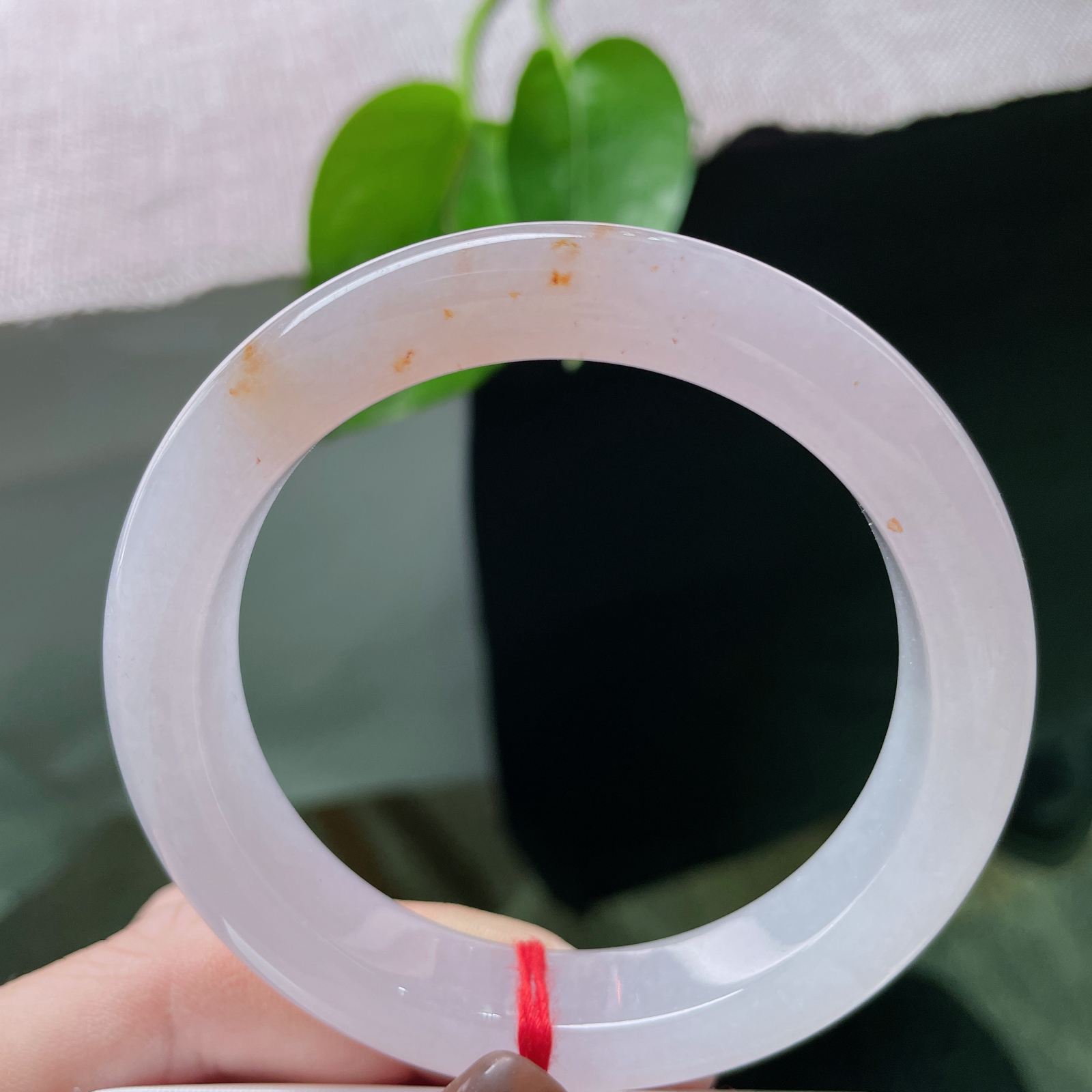 55.2/11.7/8.7，冰紫正圈，洒金，把东方雅致的含蓄与金玉满堂的寓意，都凝在了这一抹腕间风情