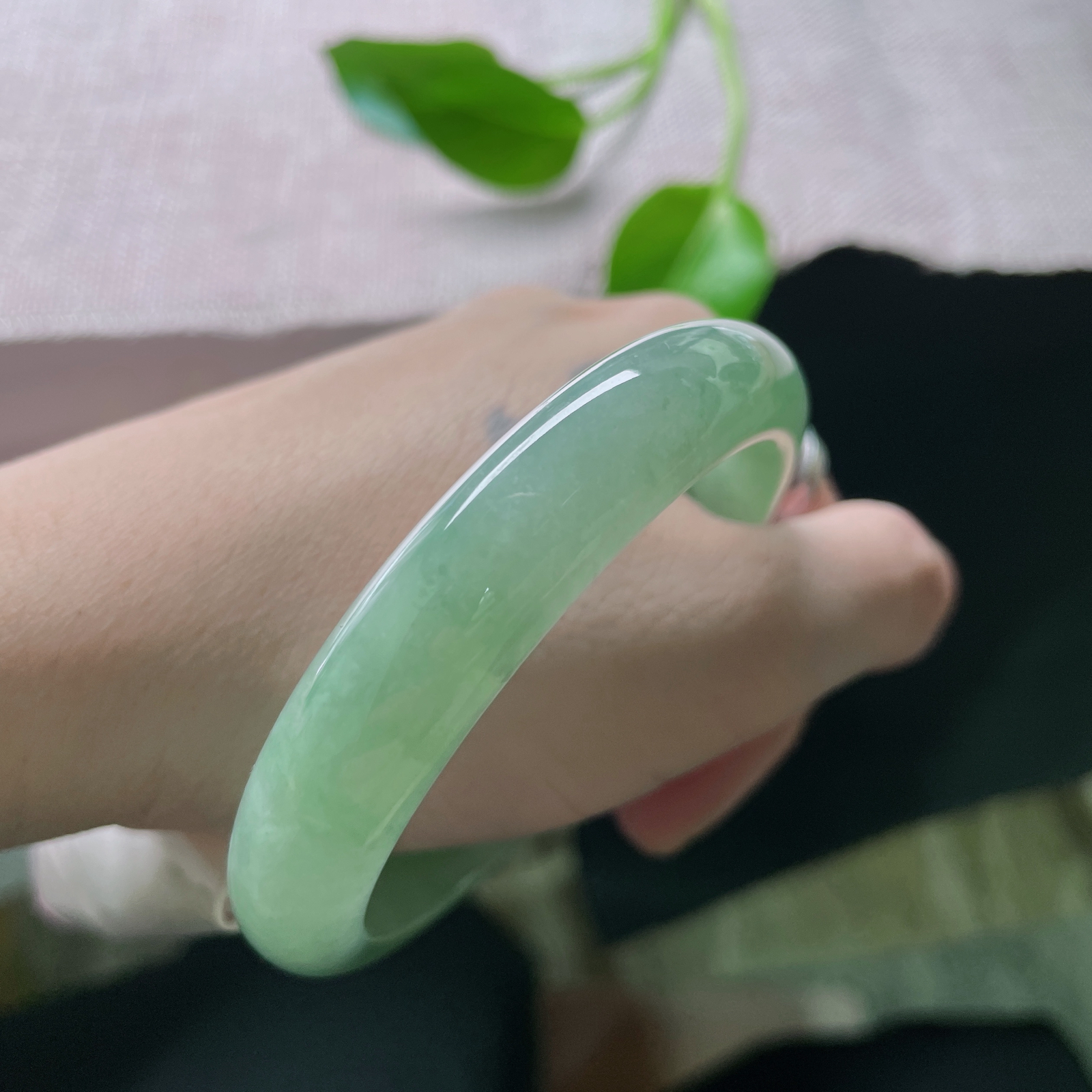 57/12.1/7.6，湖水绿正圈，水头好，种老，清幽雅静，熠熠生辉，ss50578a..