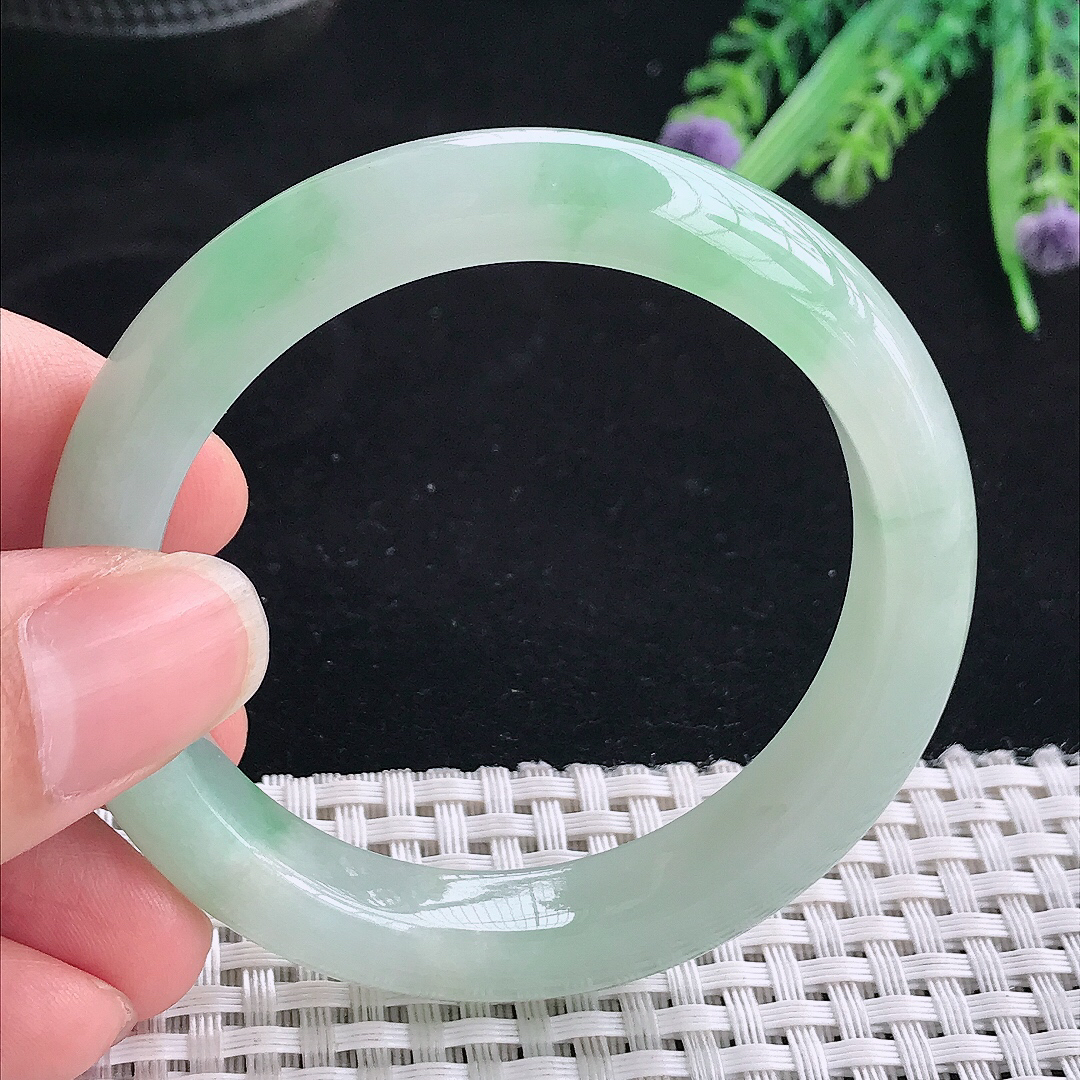 实拍A货翡翠51.5/10.6/8.2小圈口老坑冰胶水灵飘绿手镯翡翠玉镯手环