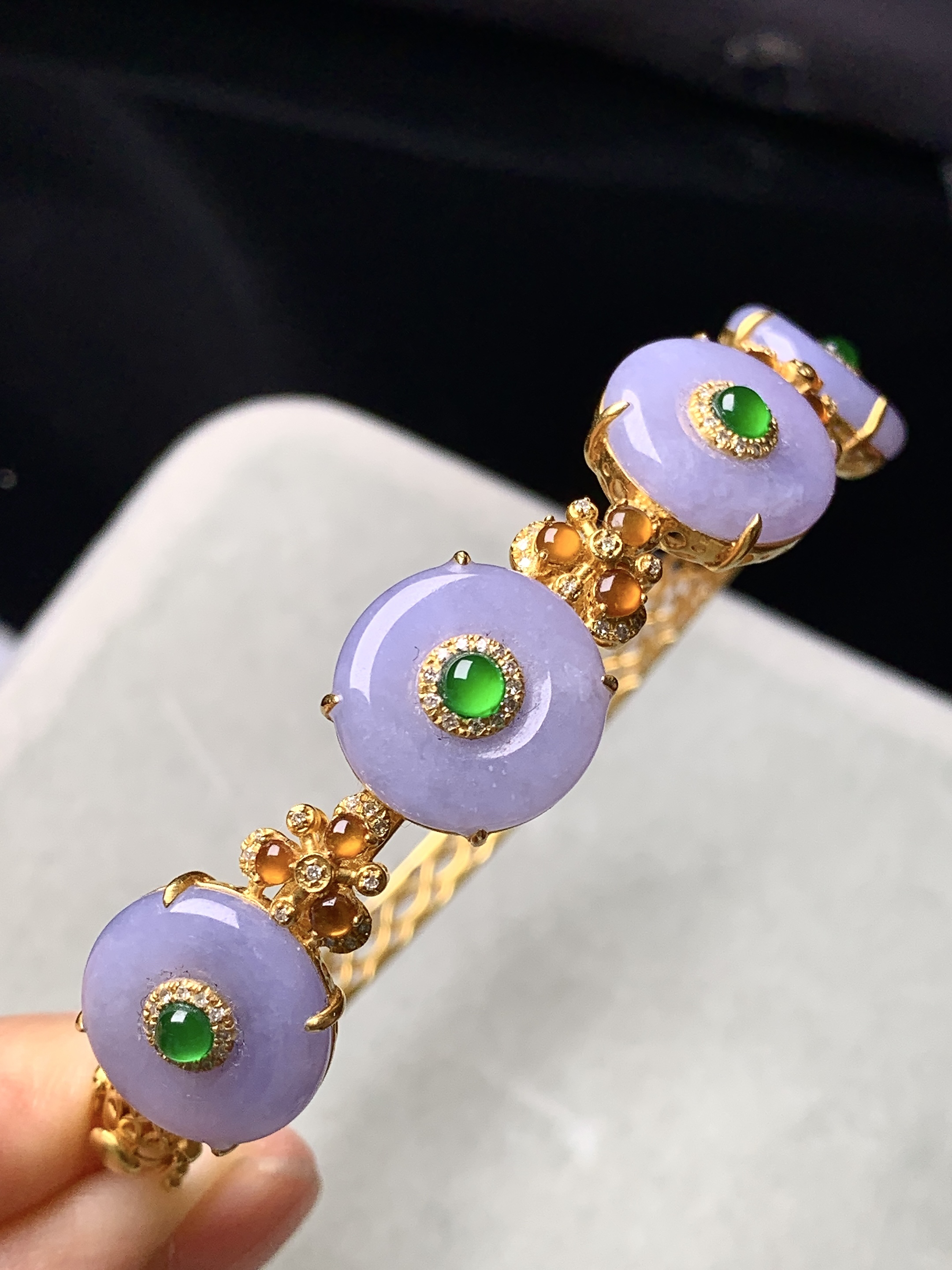 18k金钻镶嵌紫罗兰平安扣手镯 玉质细腻 色泽艳丽清新 水润亮眼 圈口58.5 裸石尺寸13.5*3