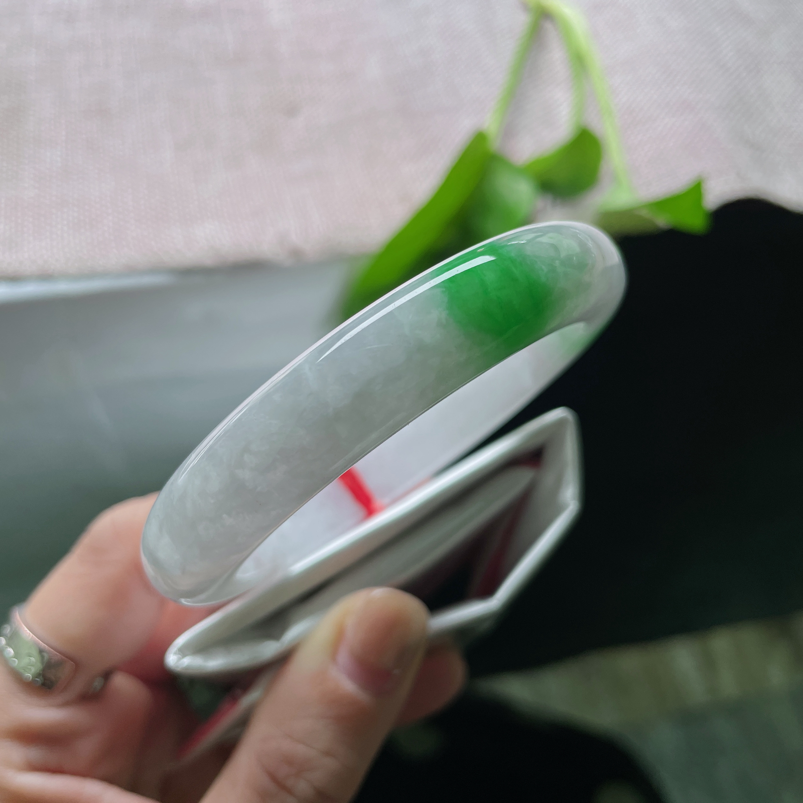 56/11.9/9.2，白底青正圈，青翠欲滴，版型厚装，佩戴端庄大气，经典，晶体纹，ss48845a..