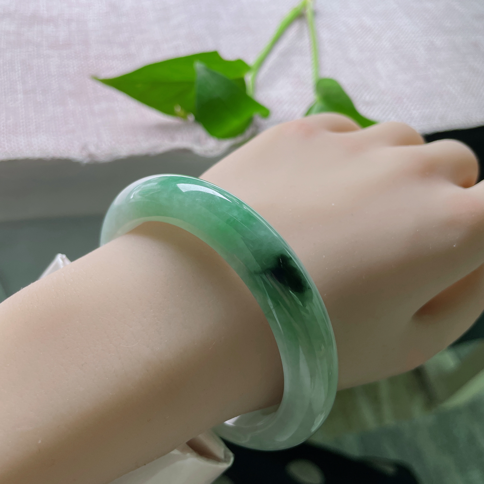 56.9/11.9/9.2飘花正圈，肉质细腻，水头好，撞色别有韵味，皮纹，ss50988a..