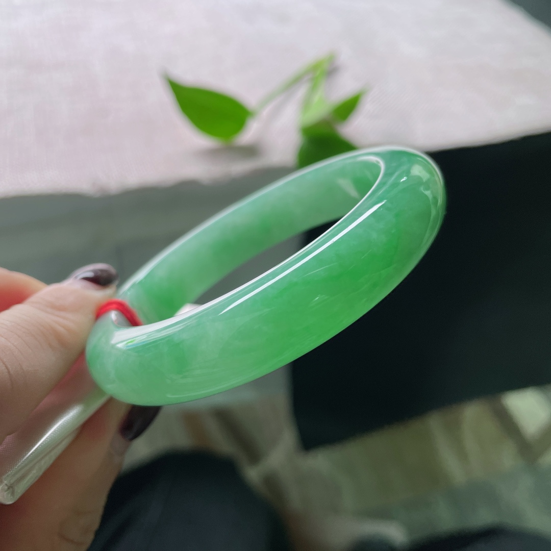 57/12.7/9.1绿底正圈，水润细腻，春意无边，纯粹，回眸一笑胜星华，无裂，ss51685a