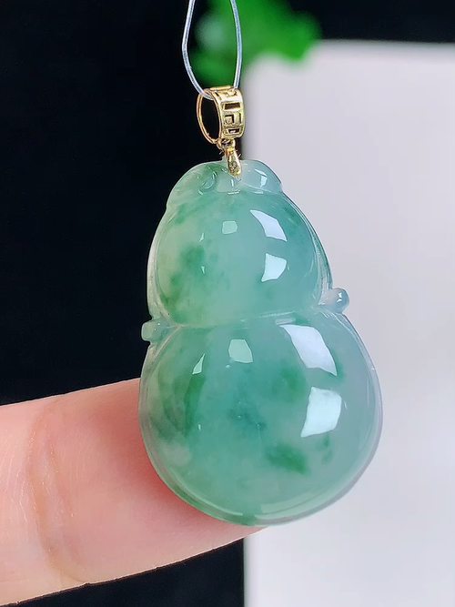 18k金镶飘花葫芦，无裂，尺寸24.7/16.2/5.8，№:y2772  20