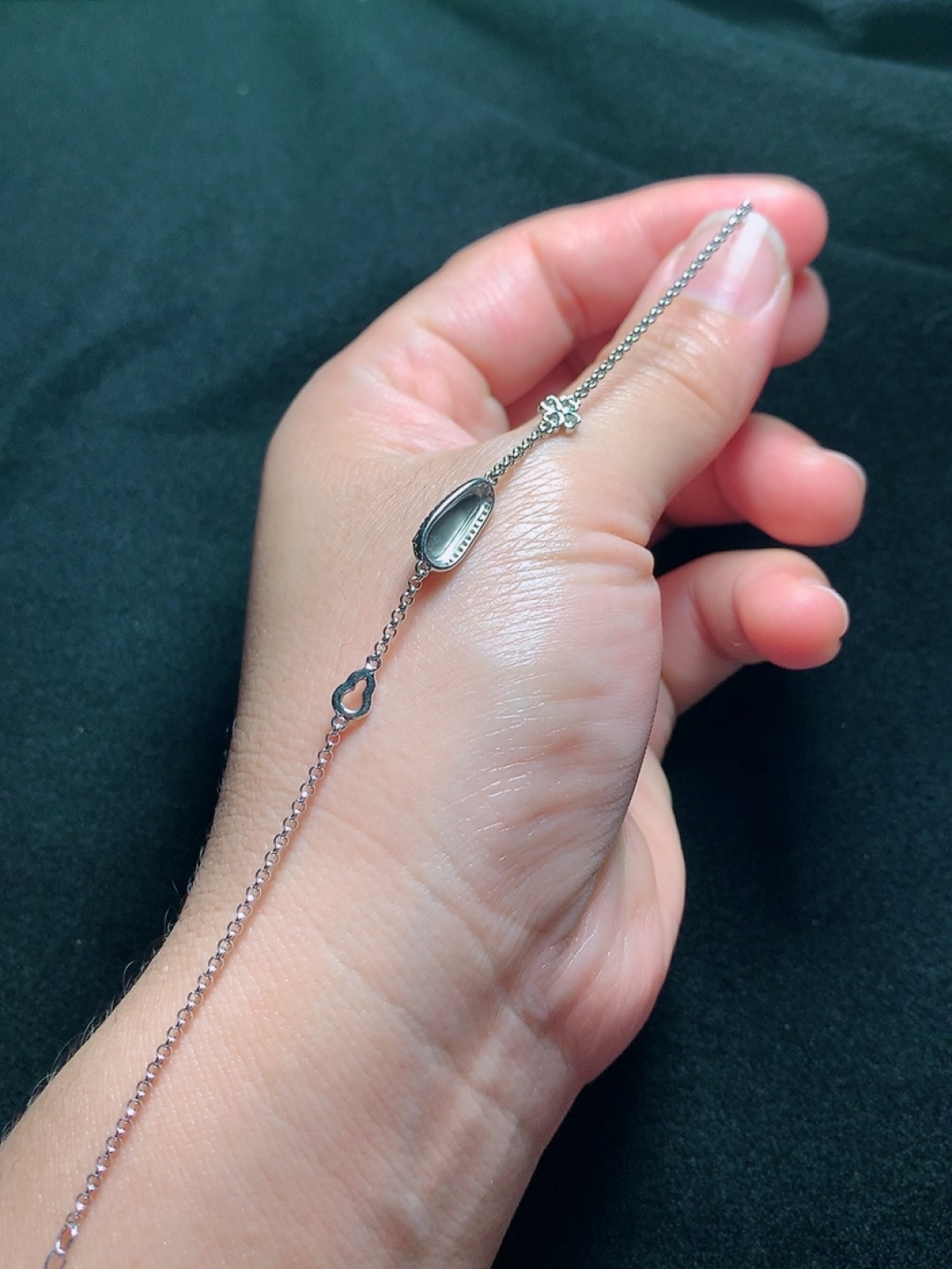 ️18k金镶嵌冰种阳绿福豆手链，种老水头好，又冰又润，饱满：15.5/6/4.2mm裸石：10.8/4/2mm，编号