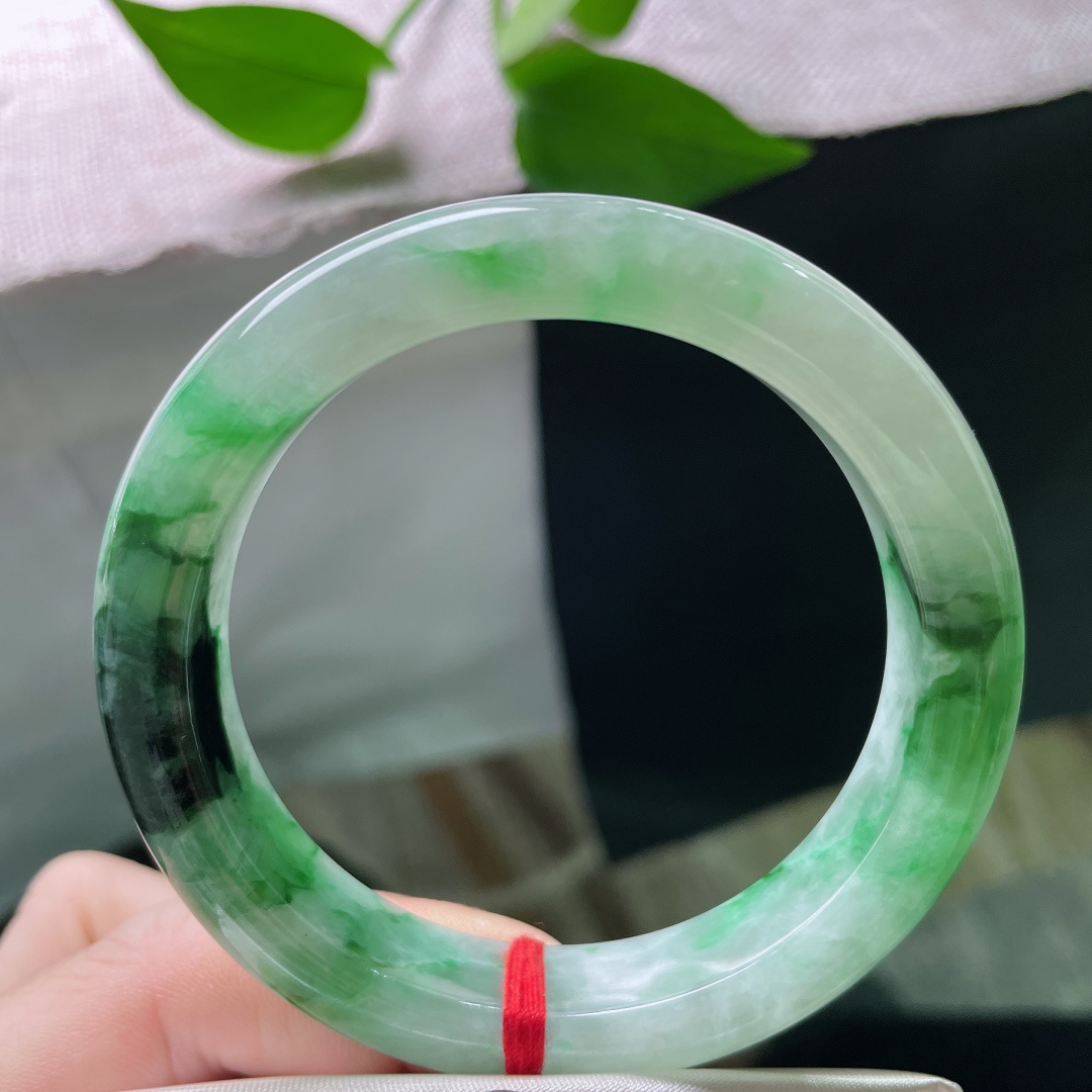 55.8/12.1/8.8，飘花正圈，水润，双色交织，色彩与意境的碰撞。有纹。ss51401a