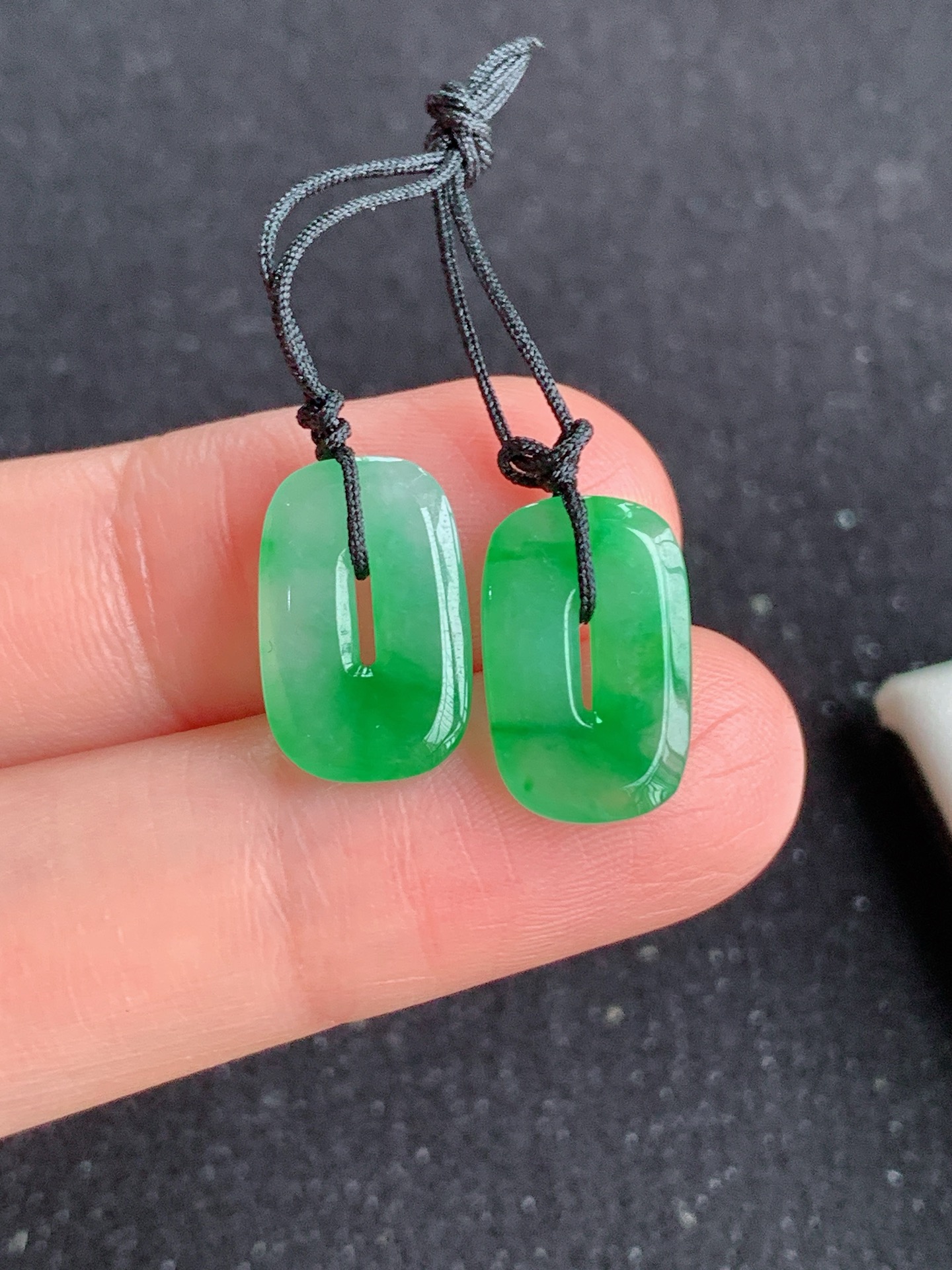 ️，冰飘绿方糖，无裂，裸石尺寸：14.4/9/2.4