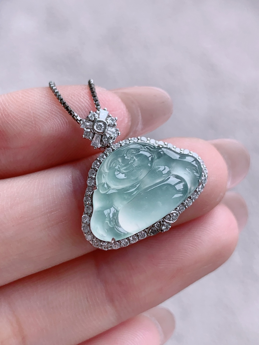 冰佛公吊坠，18k金镶嵌，无裂，性比高，水润细腻，22.1/22.1/6.9，3.7克