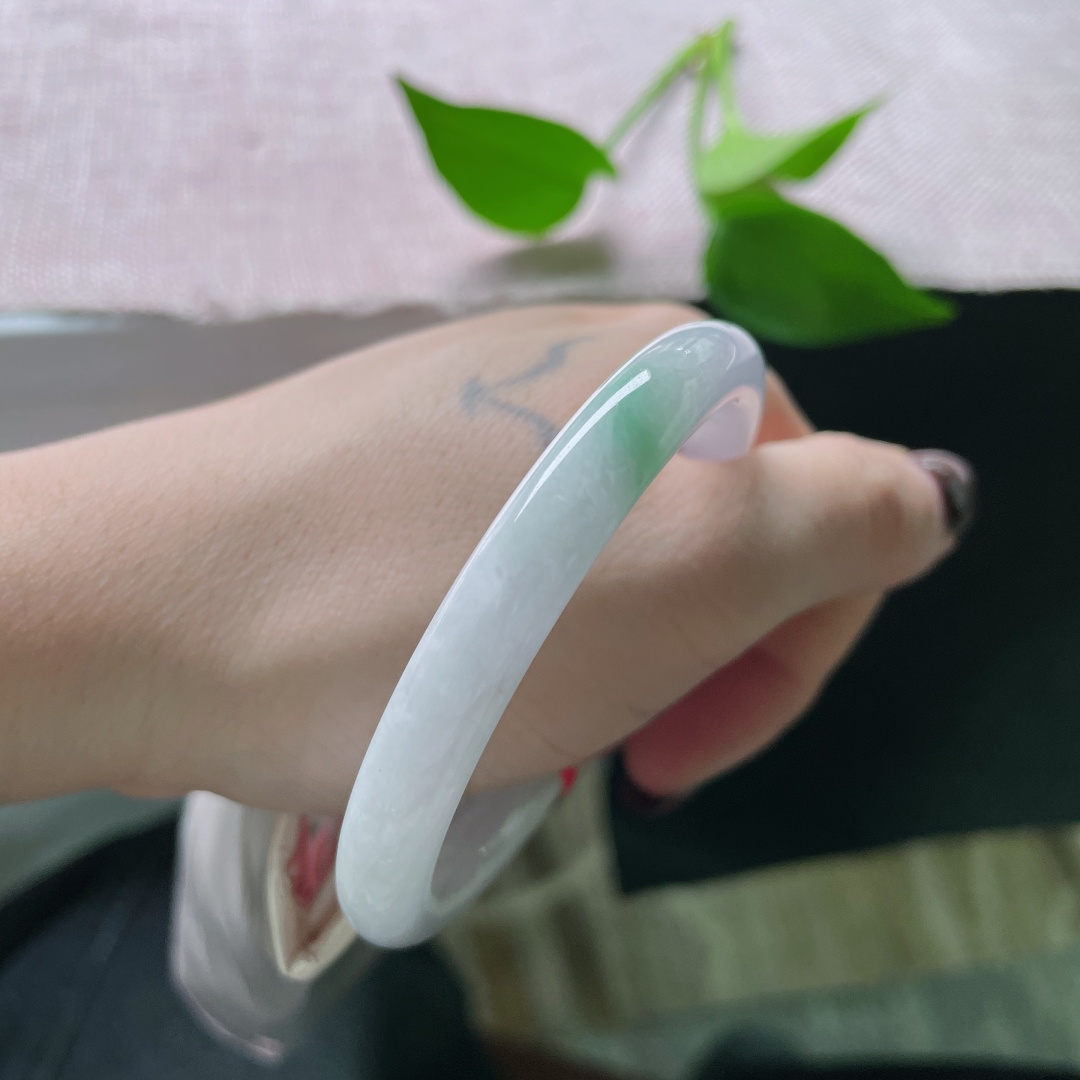 53.7/8.2，粉紫圆条，洒金招财进宝，一抹飘花点缀，洋气十足，皮纹，ss52054a