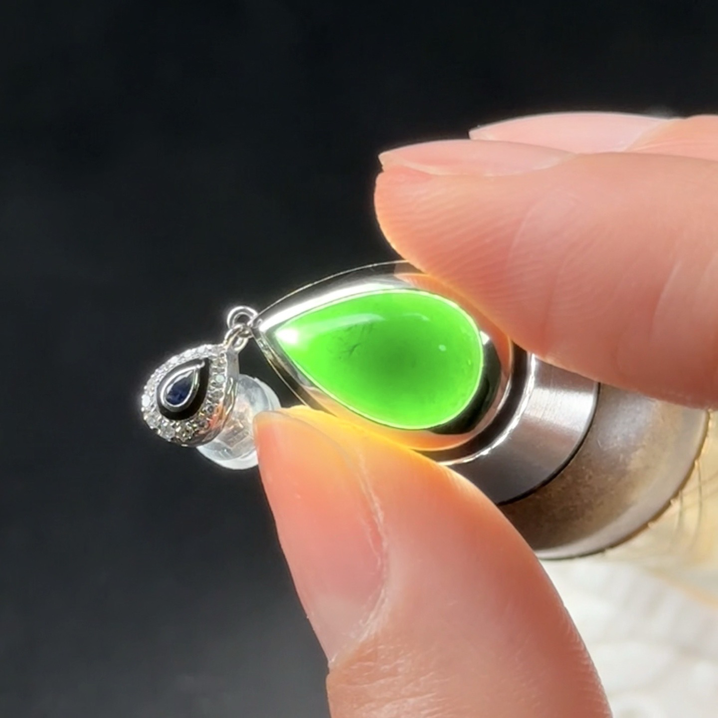 精品18k墨翠水滴耳坠 种好色正 黑度极好 打灯通透 油性十足 尺寸16.7mm