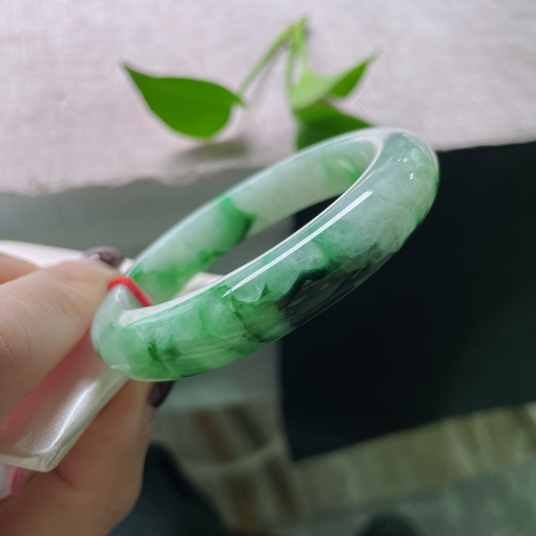 55.8/12.1/8.8，飘花正圈，水润，双色交织，色彩与意境的碰撞。有纹。ss51401a