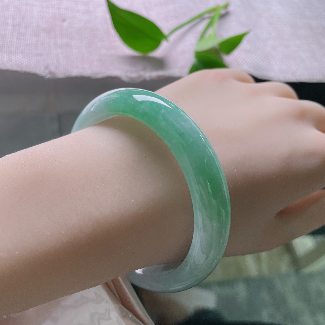 57.8/12.8/8.2绿底正圈，青山绿水，水润，意境感满满，贵气，无裂，ss52225a