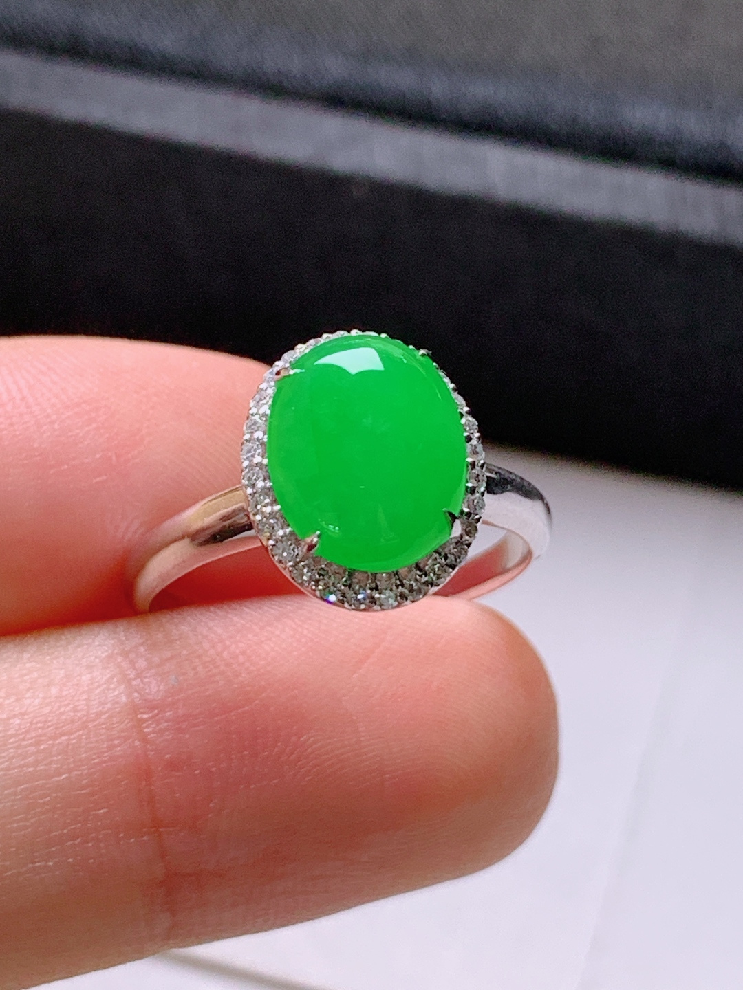 ️ 冰阳绿旦面戒指，无裂色阳水润，裸石9.9/8.0/3.7，圈口14