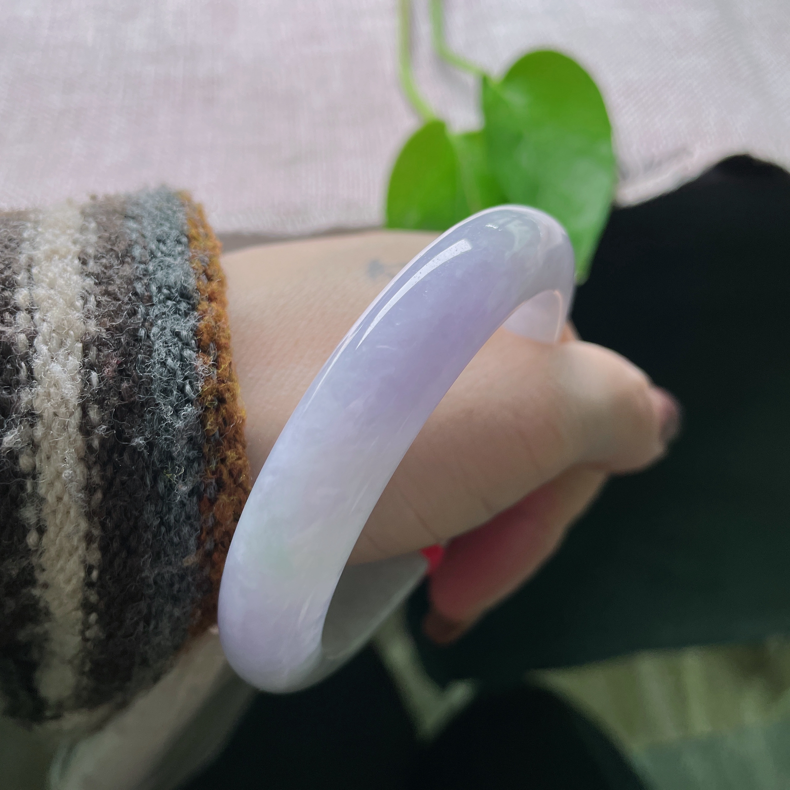 56/12.2/8.7紫罗兰正圈，抬手间尽显东方女子的婉约风骨，配旗袍或素衣都能瞬间提升格调。ss51753a..