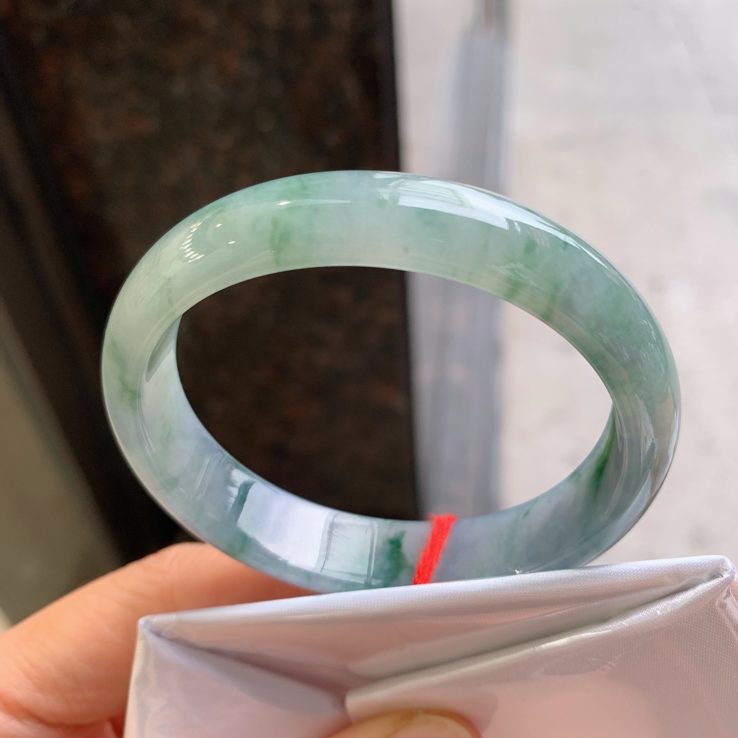 贵妃飘花，有纹，尺寸：53.3/46/12.4/6.8，细腻