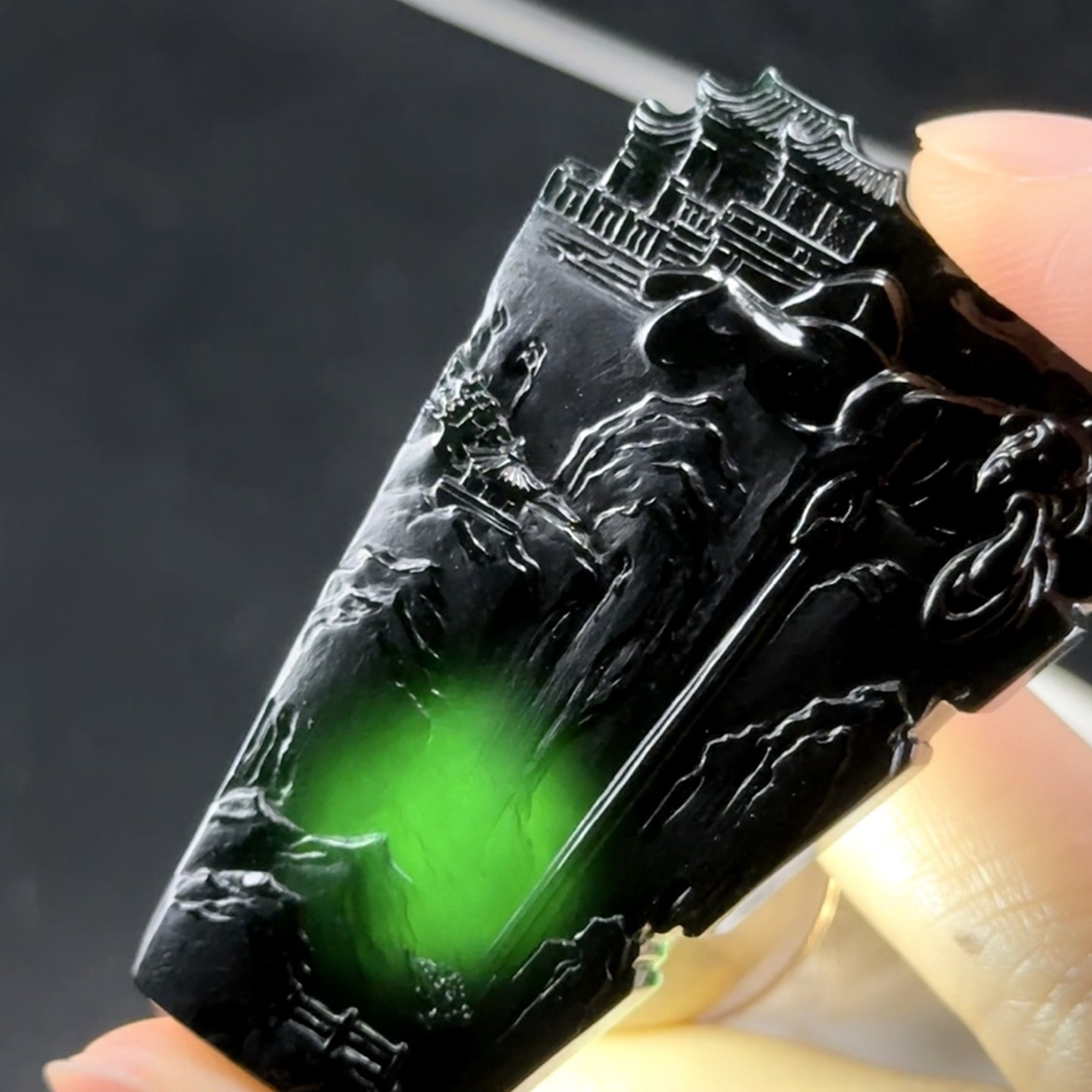 精品墨翠山水牌 种好色正 黑度极好 打灯通透 油性十足  尺寸54.7