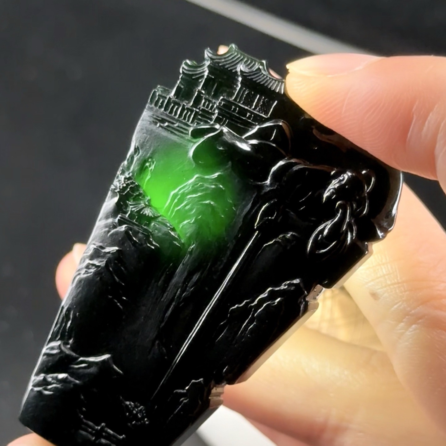 精品墨翠山水牌 种好色正 黑度极好 打灯通透 油性十足  尺寸54.7