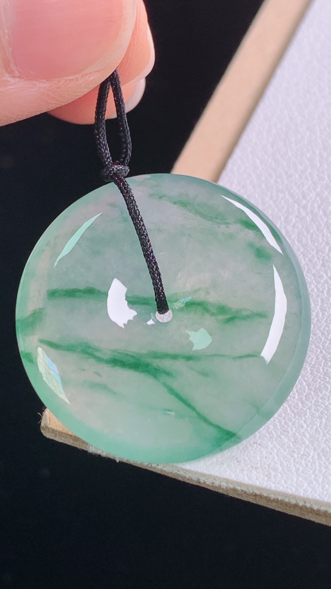 冰飘花平安扣，花色灵动，水润细腻，无裂，尺寸:27.1-5.5mm，编号24