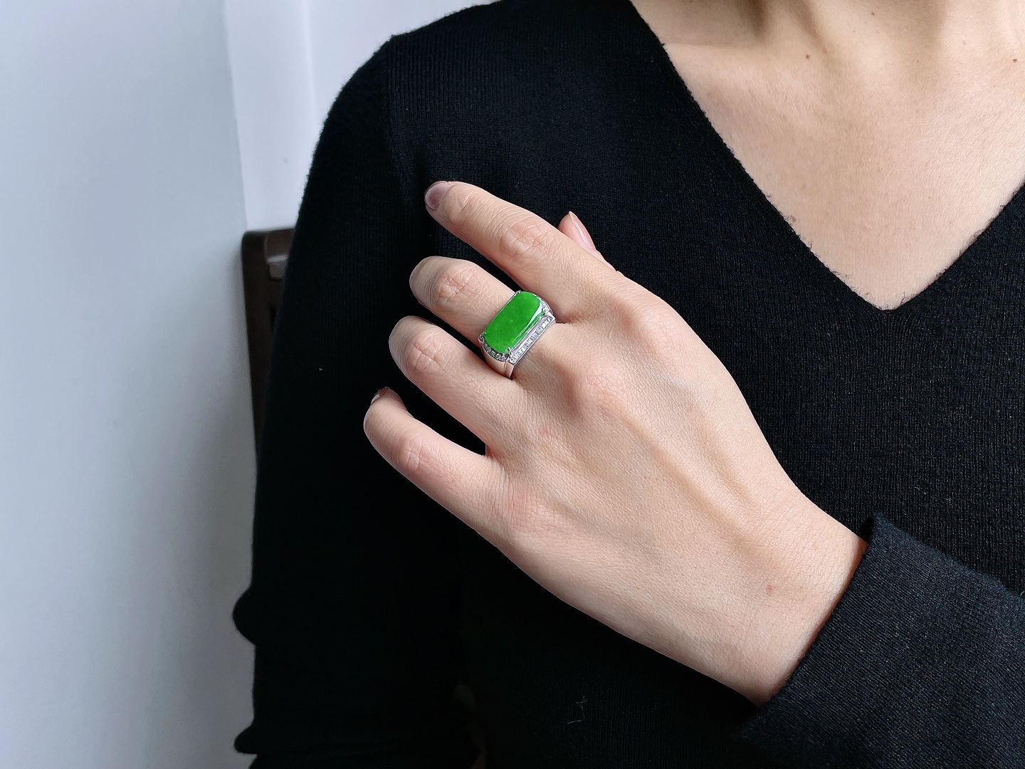 冰阳绿马鞍戒指，18k金镶嵌，无裂，性比高，18-9.1-3.5，22号，10克