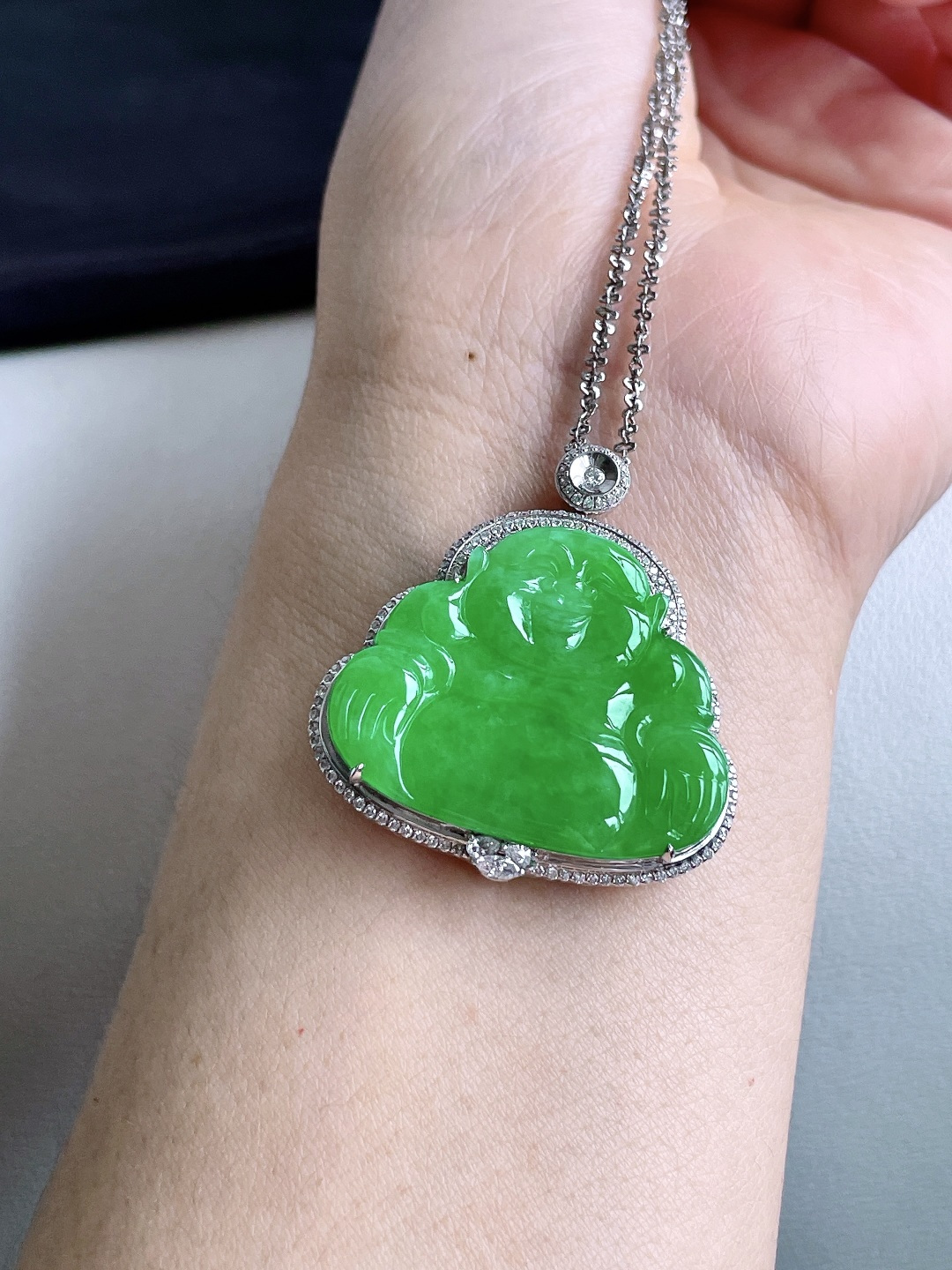 高冰满绿佛公阳绿大佛公吊坠，18k金镶嵌，无裂，性比高，豪华镶嵌色泽浓郁正装，38.8/35/9，编