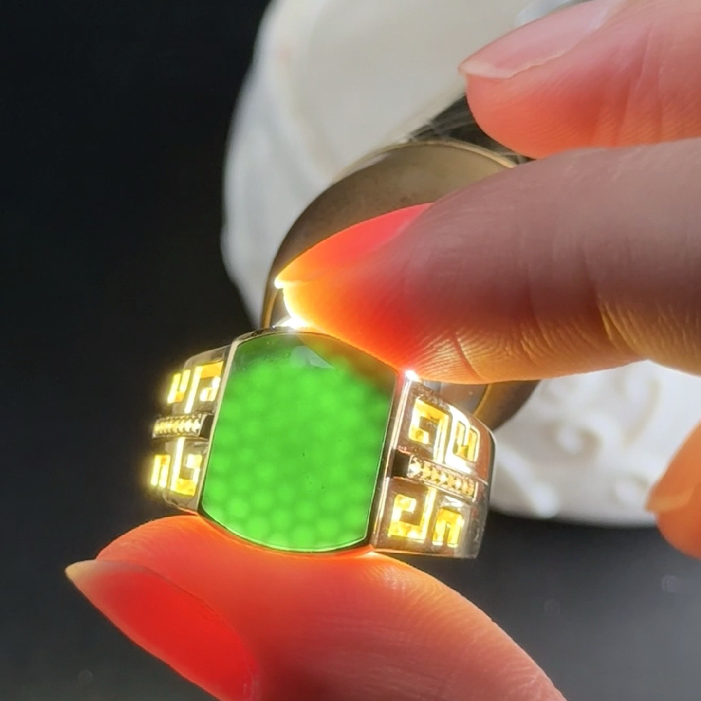 精品18k墨翠马鞍男戒 种好色正 黑度极好 打灯通透 油性十足 尺寸14.8