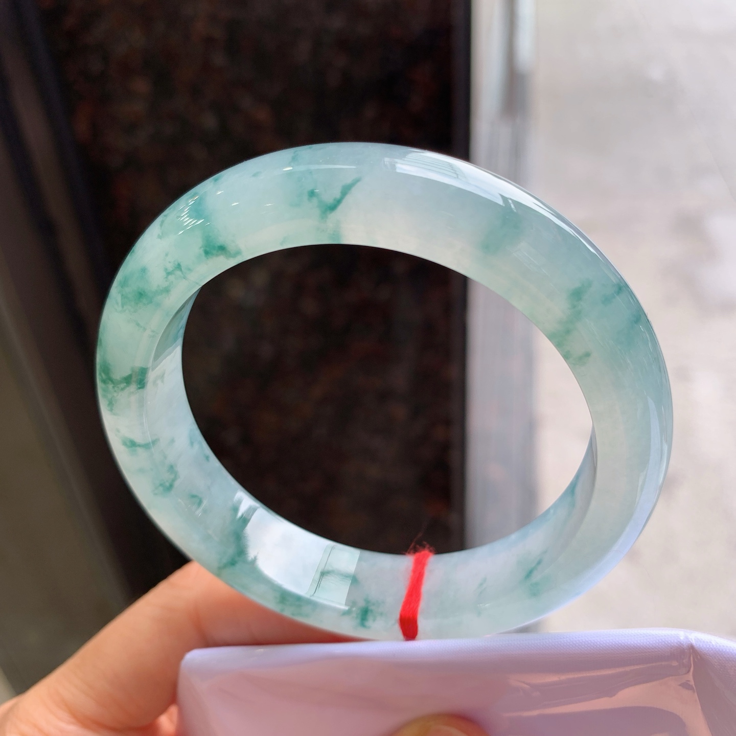 正圈冰种飘花，无裂，尺寸：57.5/12.6/9，版型好