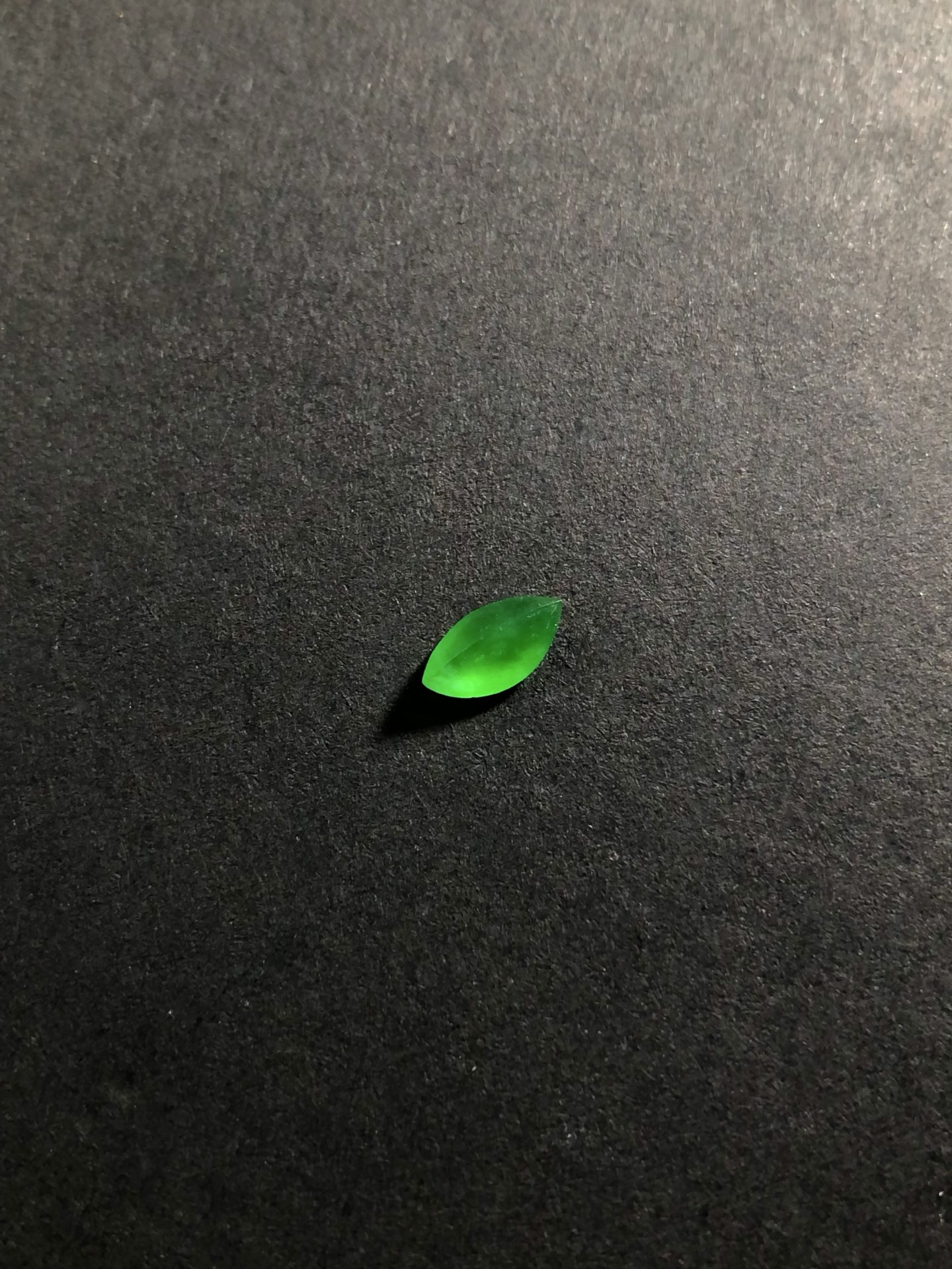 ️ 940395「阳绿马眼」，品相佳，色泽阳绿均匀，无封底，种好水润，7.7/4/3