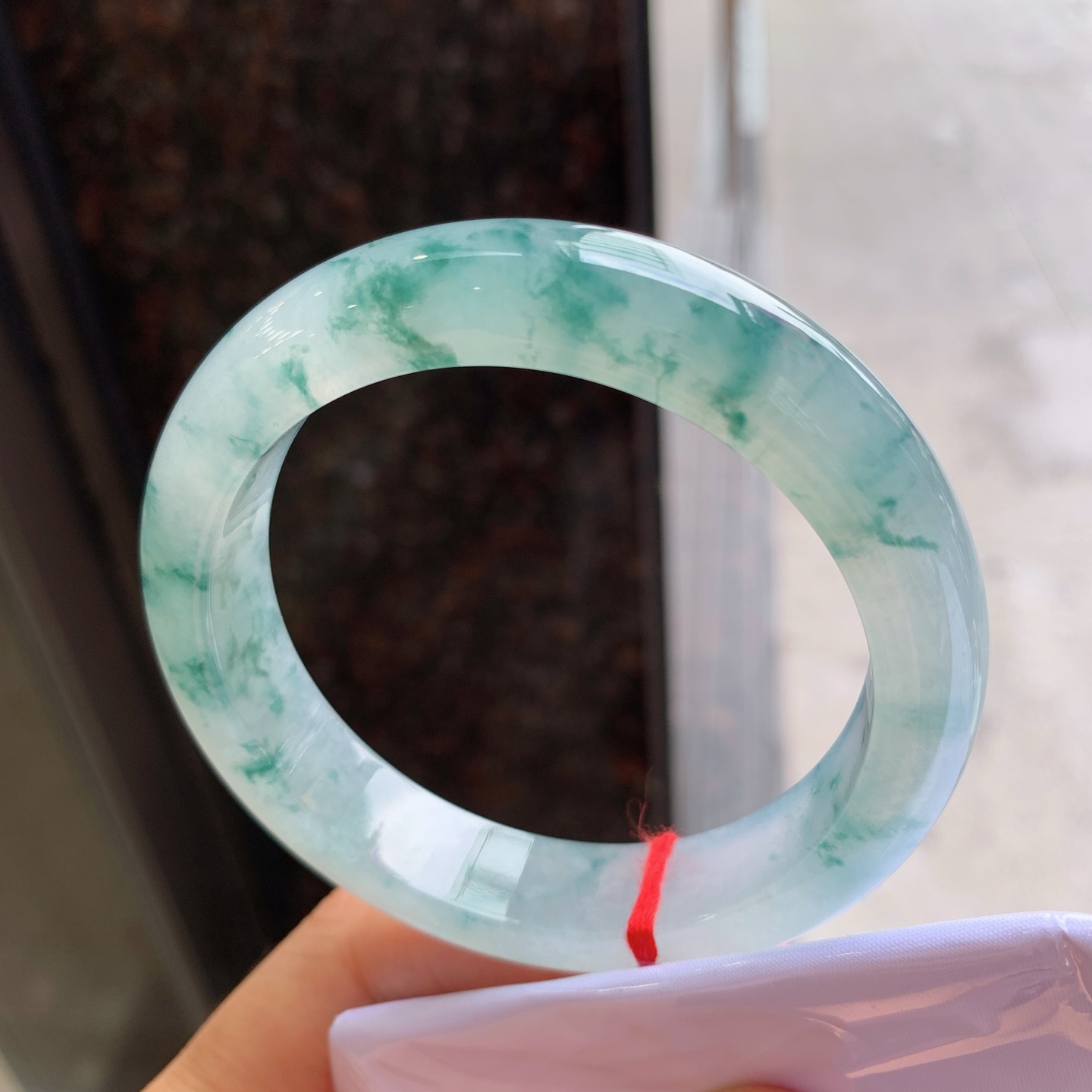 正圈冰种飘花，无裂，尺寸：57.5/12.6/9，版型好