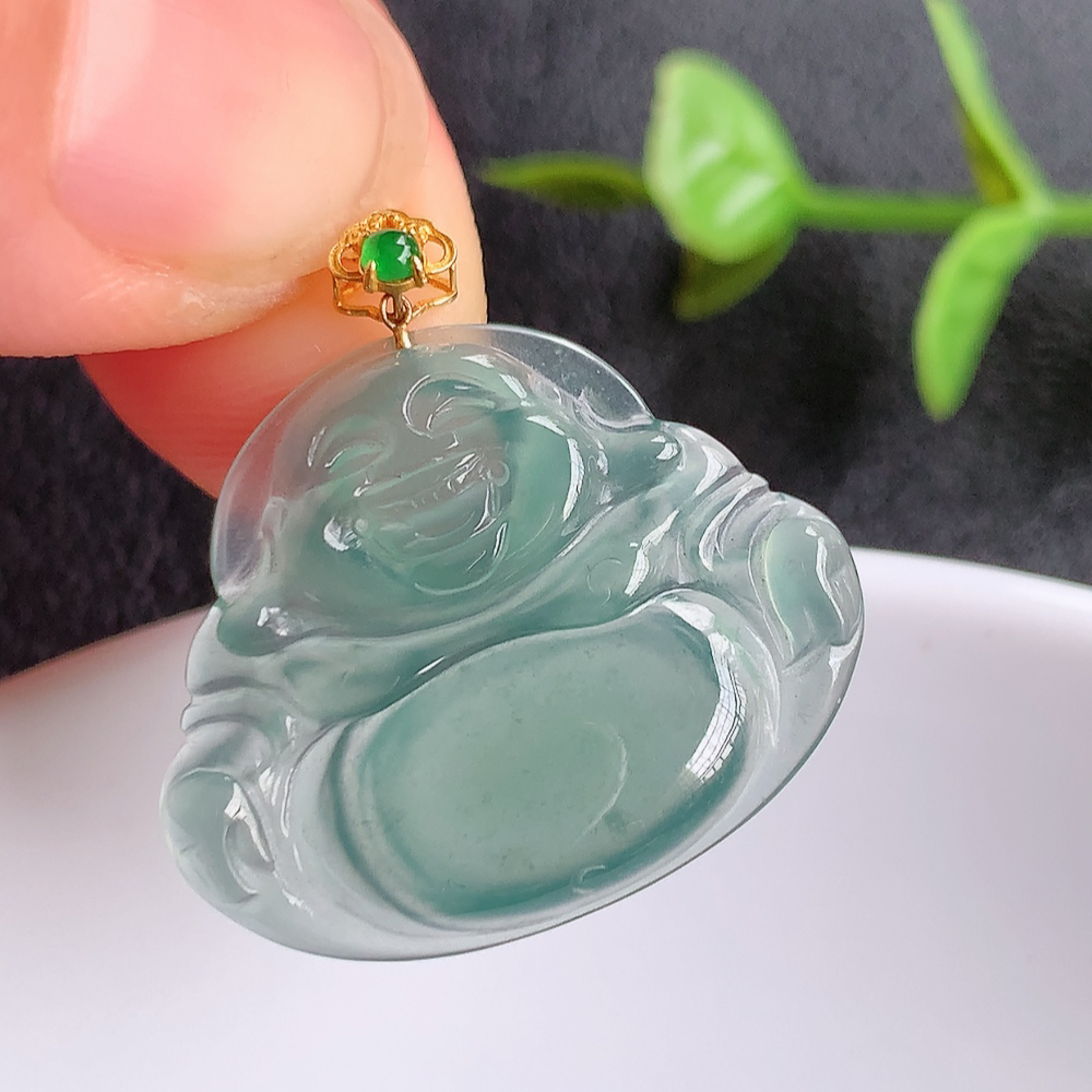18k金扣蓝冰佛公挂件 玉质细腻  精雕弥勒佛，笑佛福耳垂肩，面相喜庆，开怀大笑，憨态可掬。惟妙惟肖，寓意福禄双全，吉祥美满，笑口常开 W03.27  尺寸：21-25.5-3.3mm