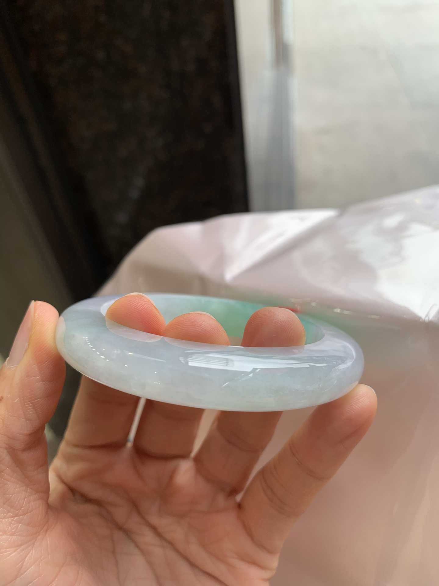 正圈飘绿，有纹，尺寸：57/11.8/11，色阳绿