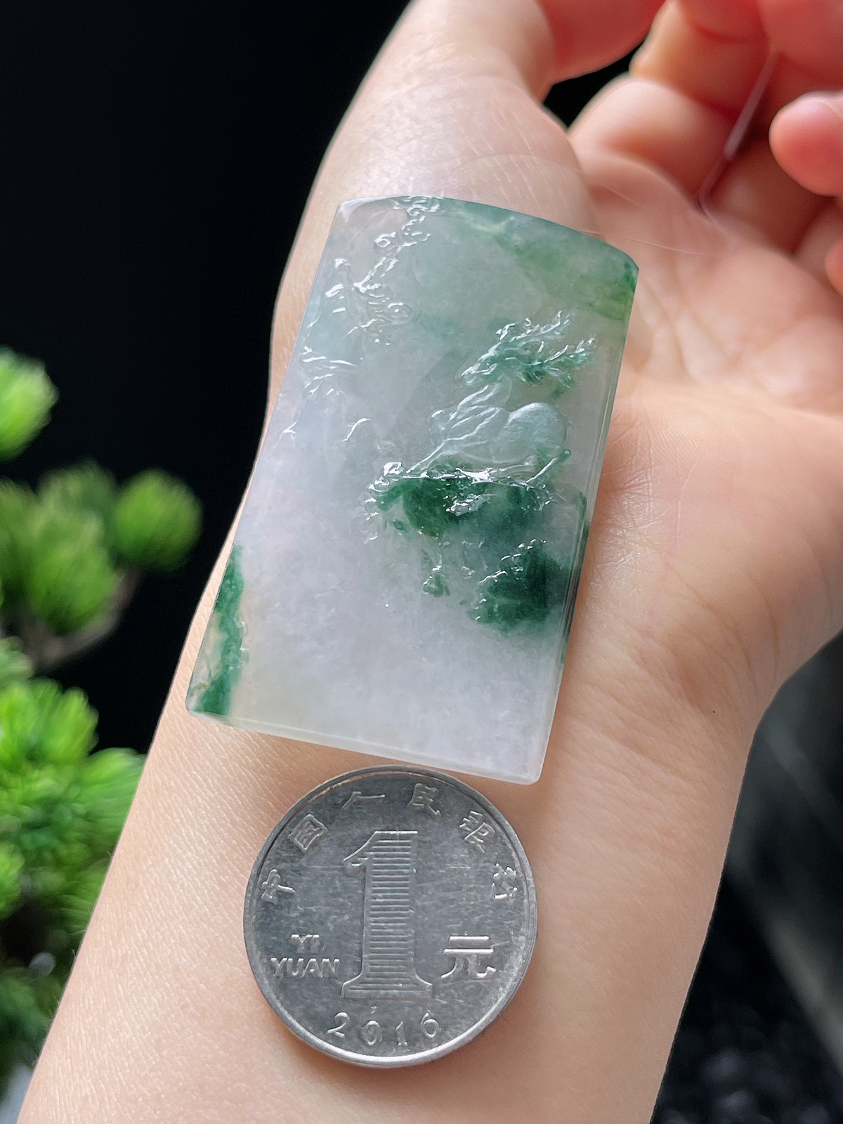 翡翠冰糯种飘绿山水牌