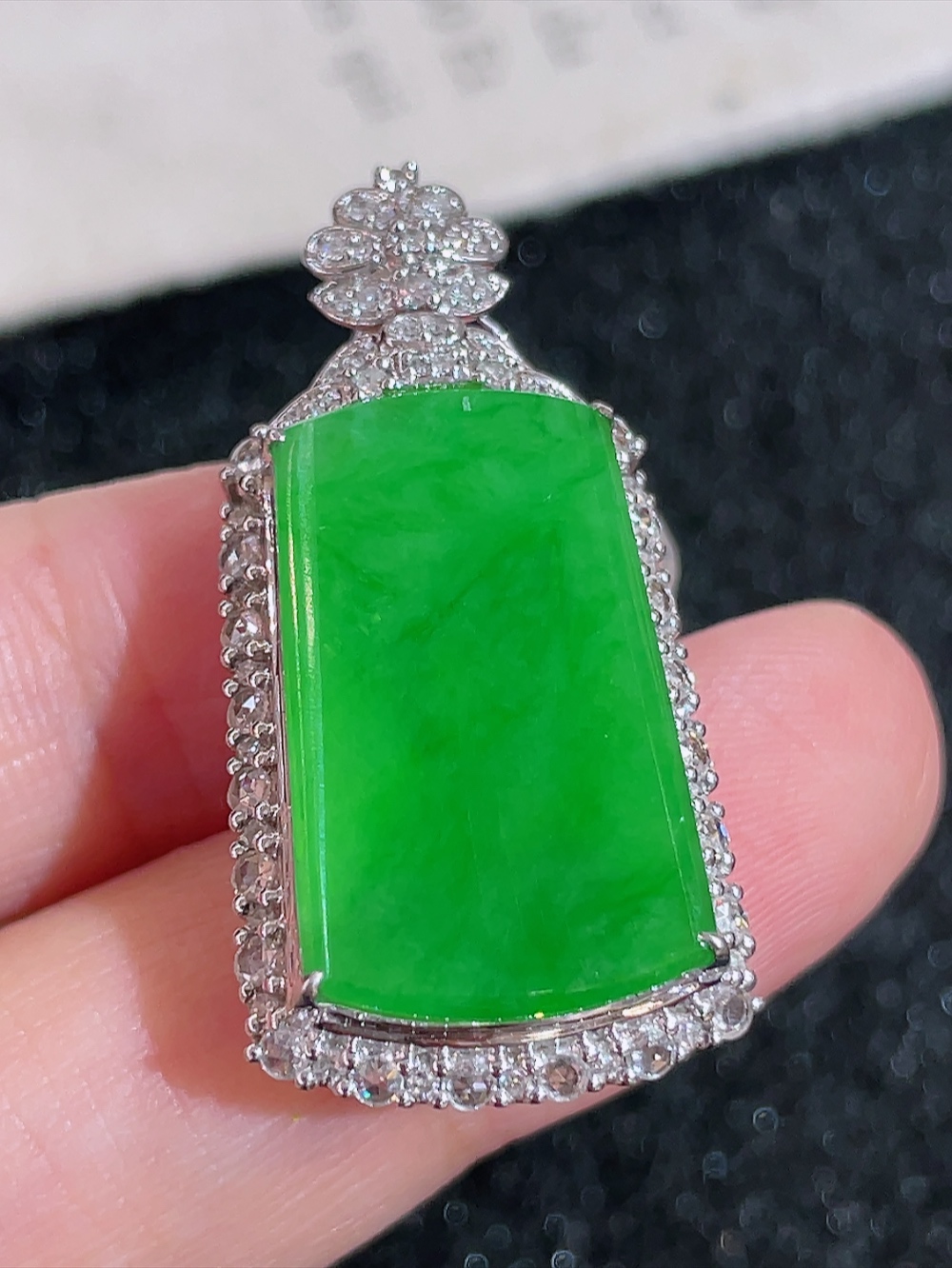 ️冰绿大无事牌吊坠，无裂，18k金镶嵌，种水，盖中盖，重金镶嵌，南非钻镶，厚装饱满，平安无事，平安是福，高端大气，性比高33.8/16.5/8.3，裸石21.5/12.6