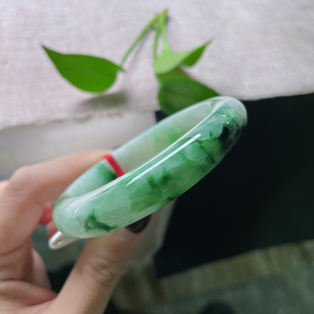 55.8/12.1/8.8，飘花正圈，水润，双色交织，色彩与意境的碰撞。有纹。ss51401a