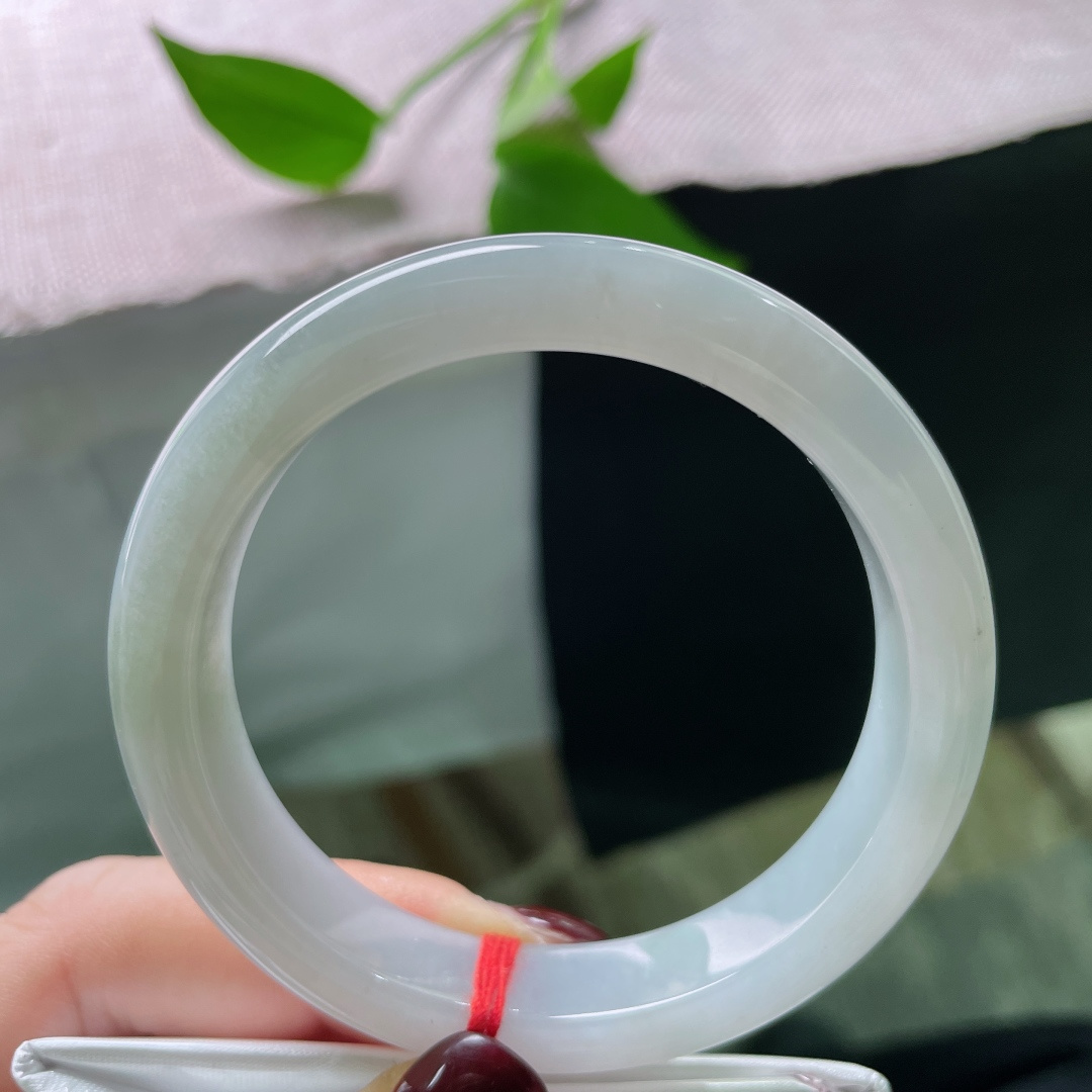 53.8/11.3/8，淡绿底正圈，水头好，质地温润细腻，淡雅倾心，无裂，ss51555a