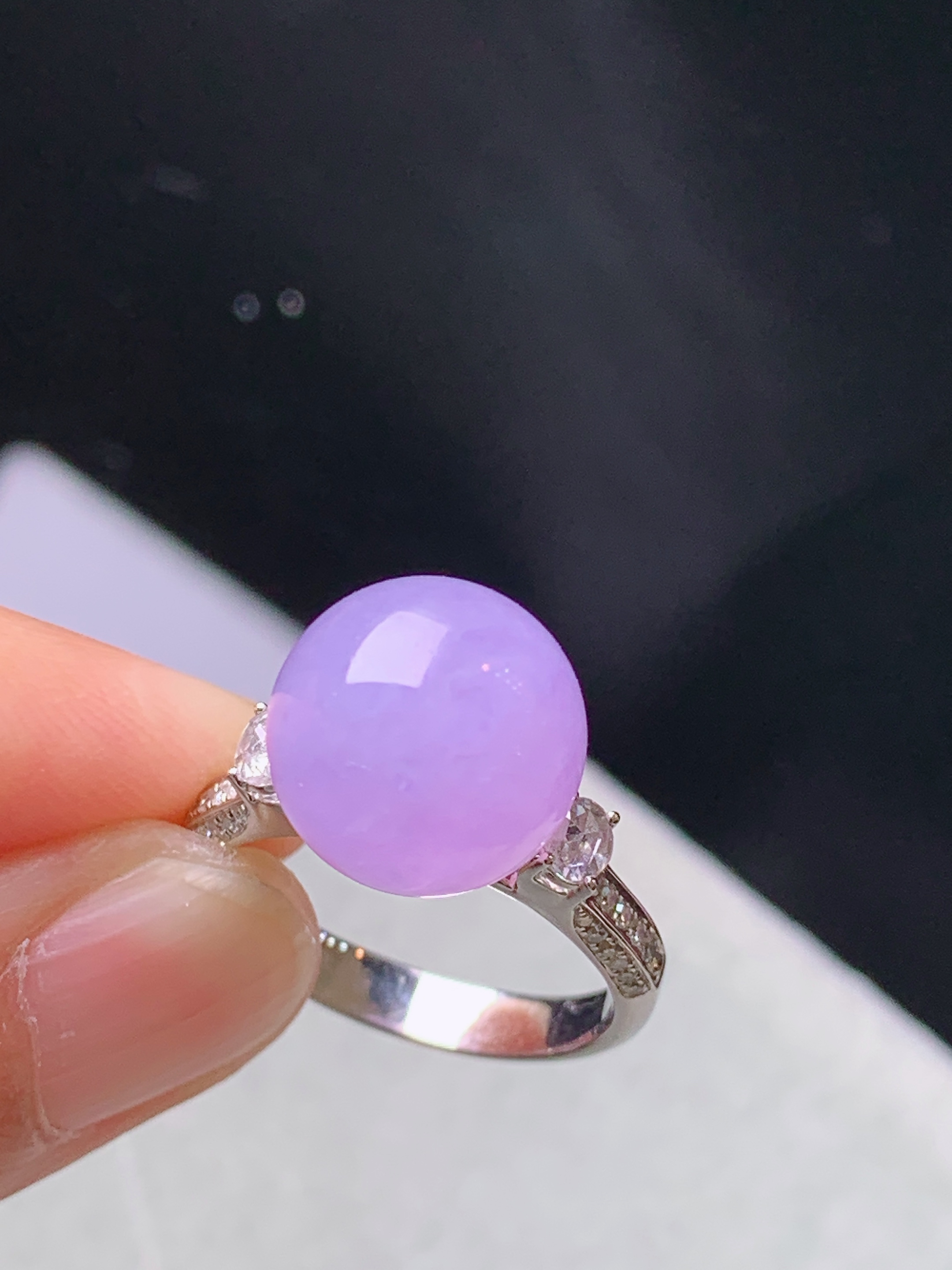 18k金钻镶嵌紫罗兰圆珠戒指 玉质细腻 色泽艳丽清新 水润亮眼 圈口14 整体尺寸11.5c4