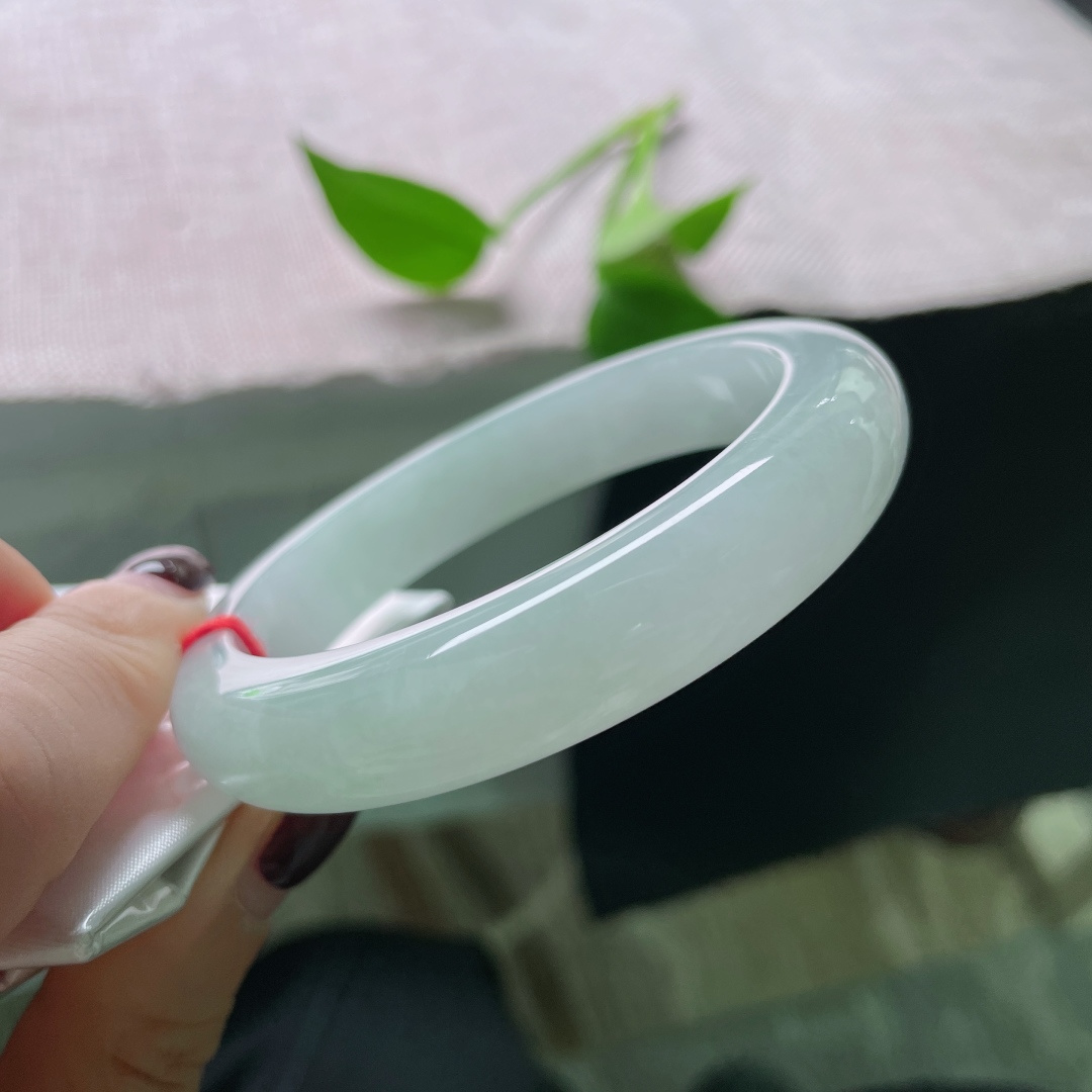 56.8/11.1/8.7绿底正圈，水润，细腻，清雅大方，简约大方，有棉线，ss50873a