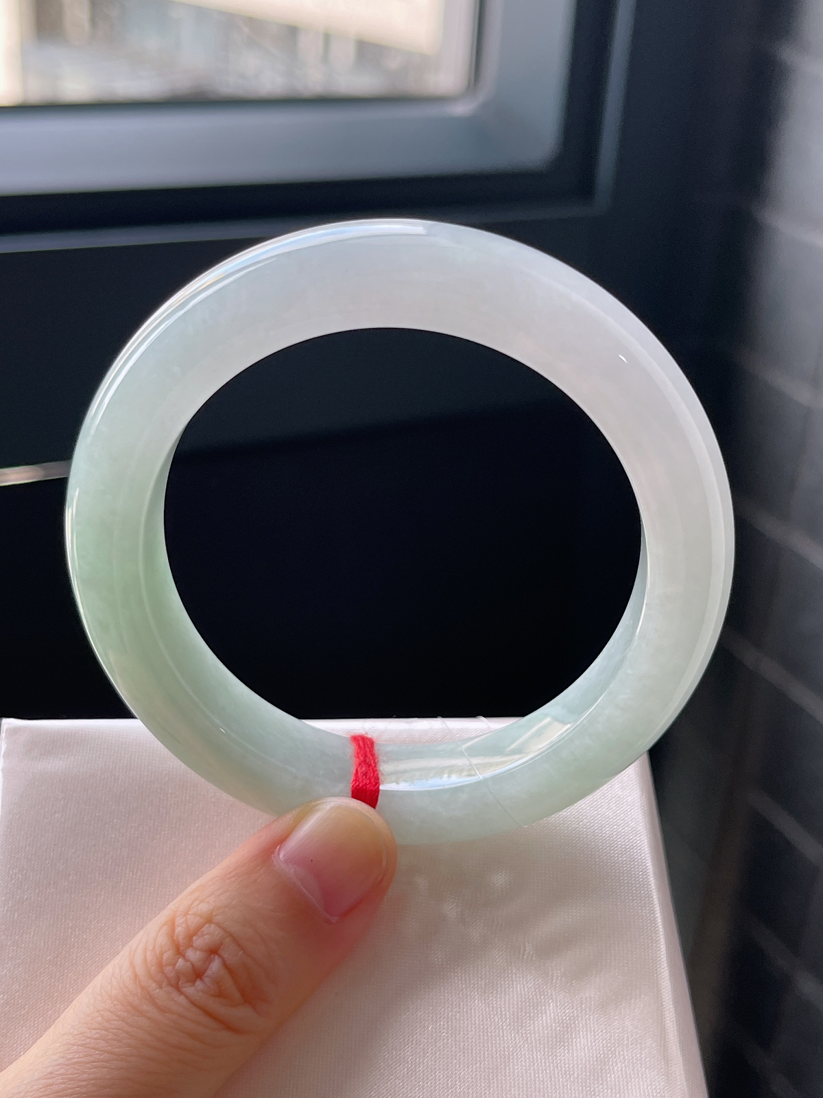 正圈53.2圈口，翡翠冰糯种浅绿色手镯