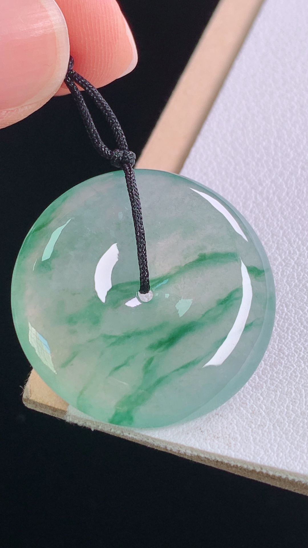 冰飘花平安扣，花色灵动，水润细腻，无裂，尺寸:27.1-5.5mm，编号24