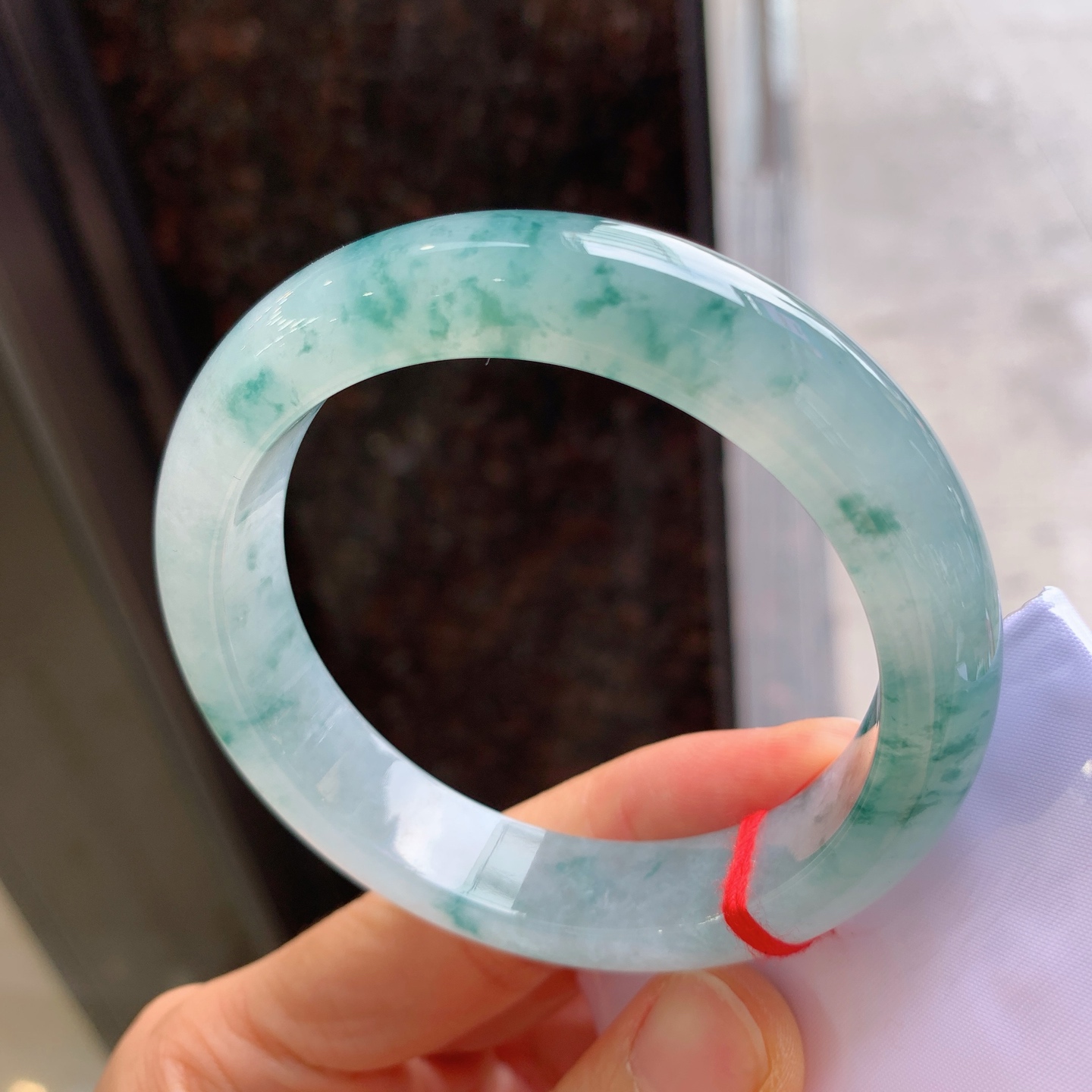 正圈冰种飘花，无裂，尺寸：57.5/12.6/9，版型好